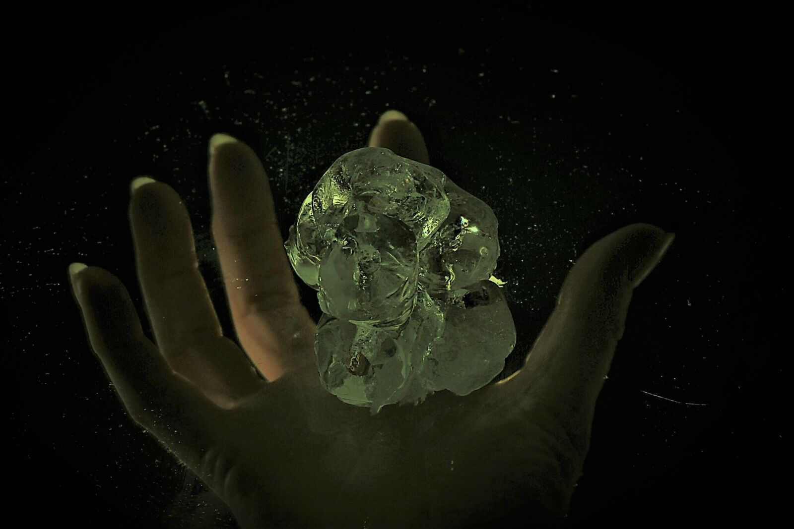 Canon EOS 550D (EOS Rebel T2i / EOS Kiss X4) sample photo. Ice, hand, water photography