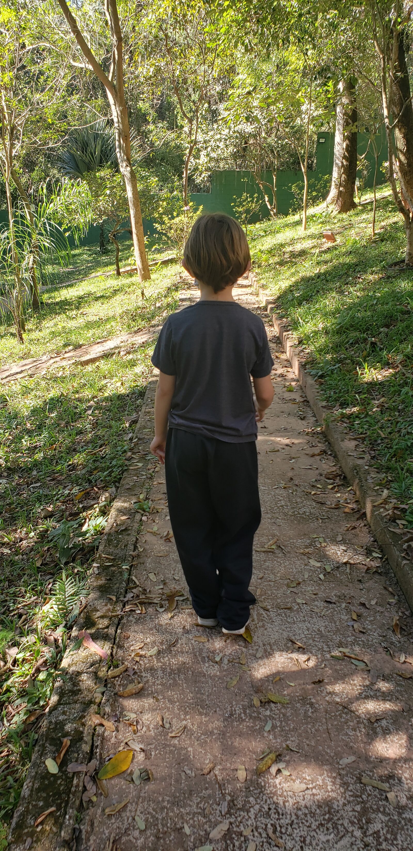 Samsung Galaxy Note9 sample photo. Path, child, alone photography