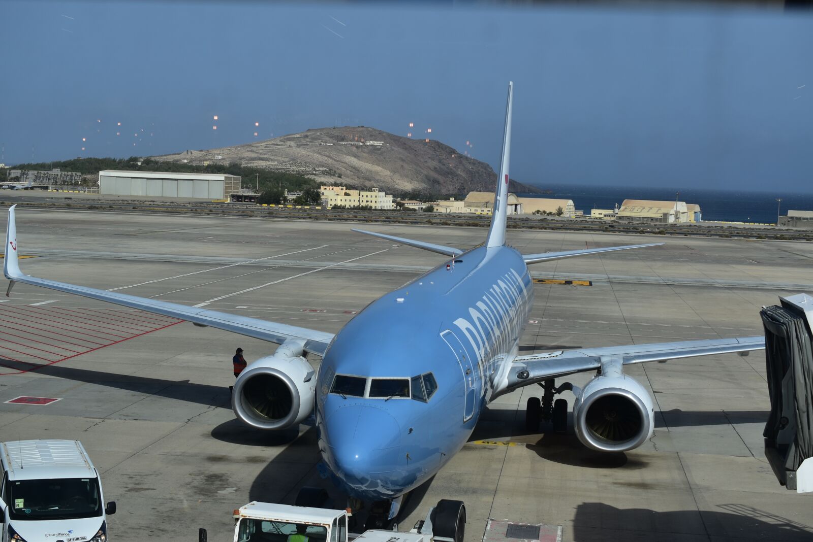 Nikon D3500 sample photo. Airplane, gran canaria, airport photography