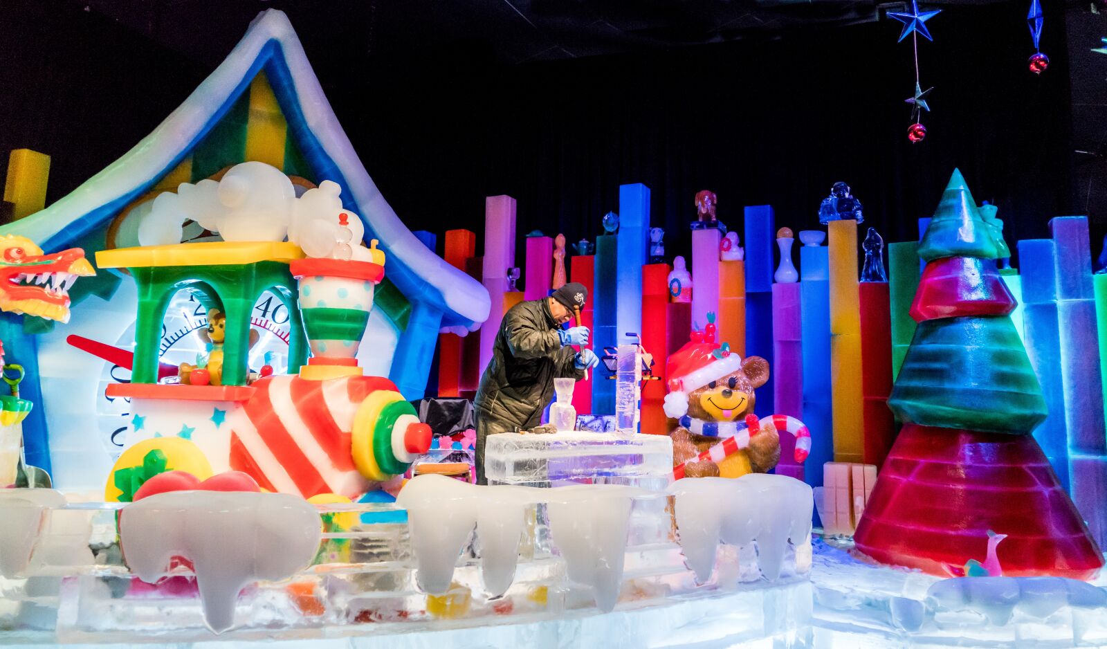 Sony a7R II sample photo. Ice sculptures, gaylord palms photography