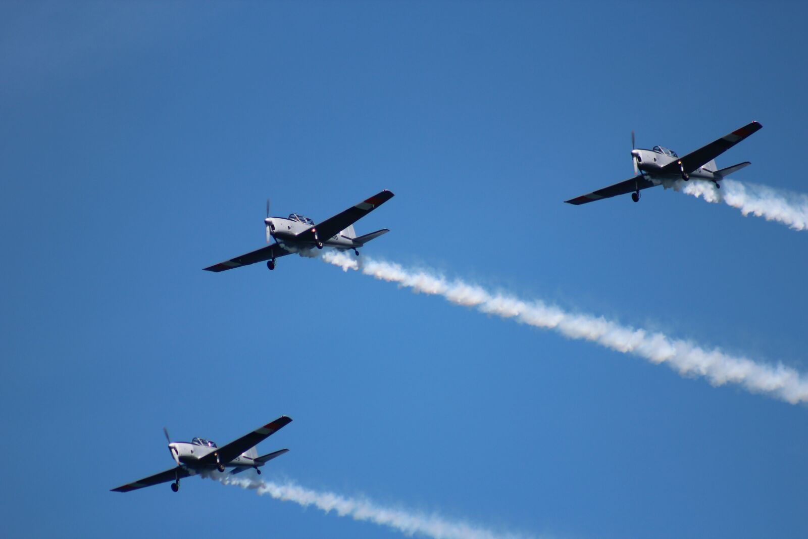 Canon EF 75-300mm f/4-5.6 USM sample photo. Airplane, aircraft, military photography