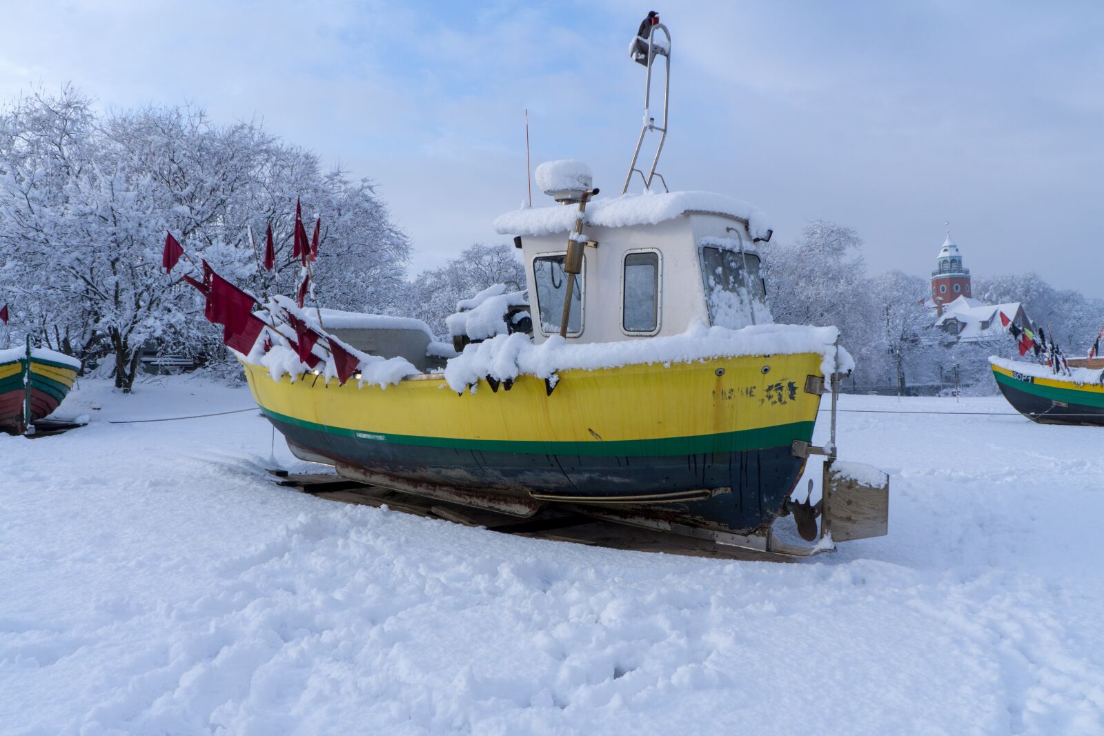 Sony a6000 + Sony E 18-55mm F3.5-5.6 OSS sample photo. Snow, winter, ice photography