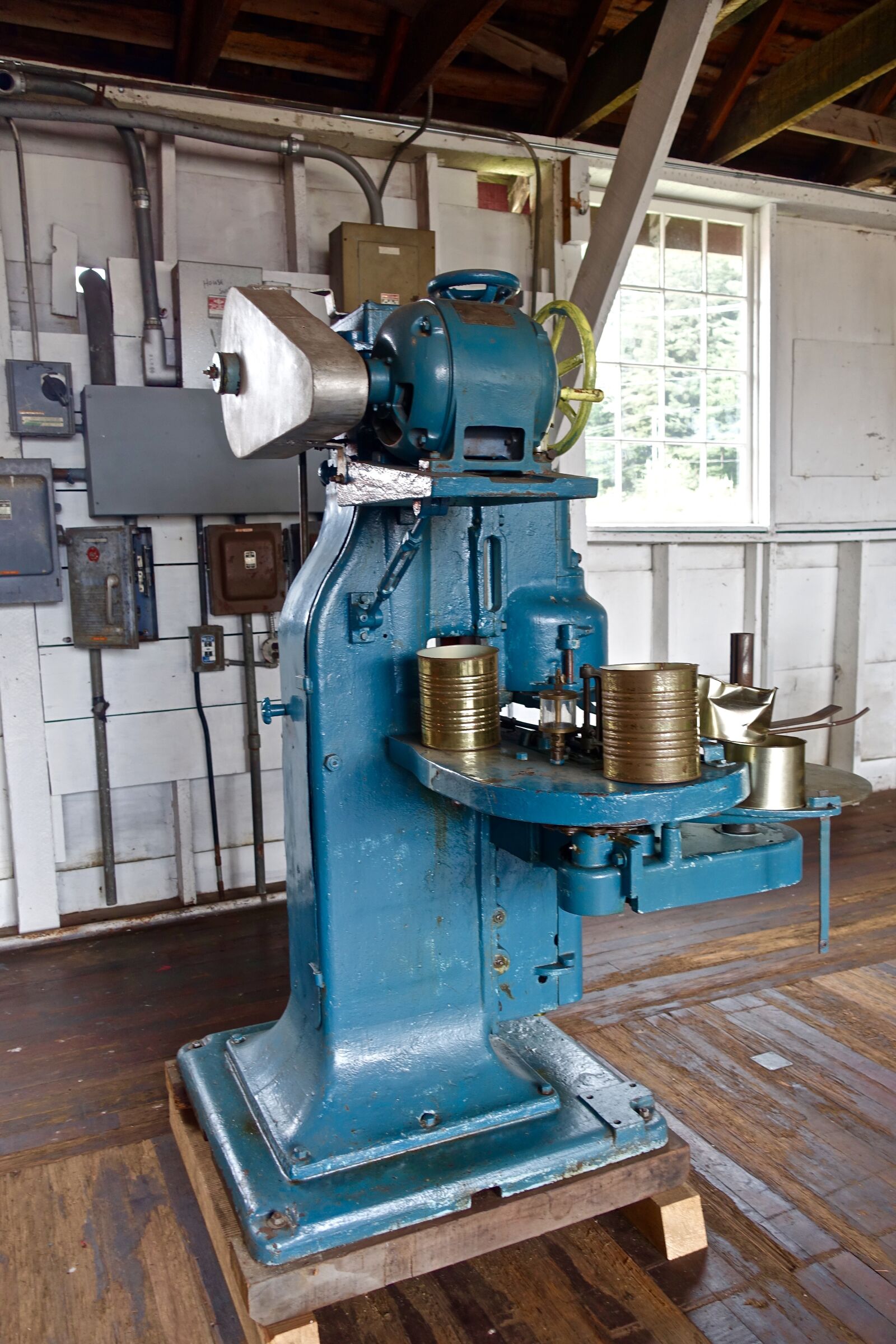 Sony Cyber-shot DSC-RX100 III sample photo. Machine, cannery, factory photography
