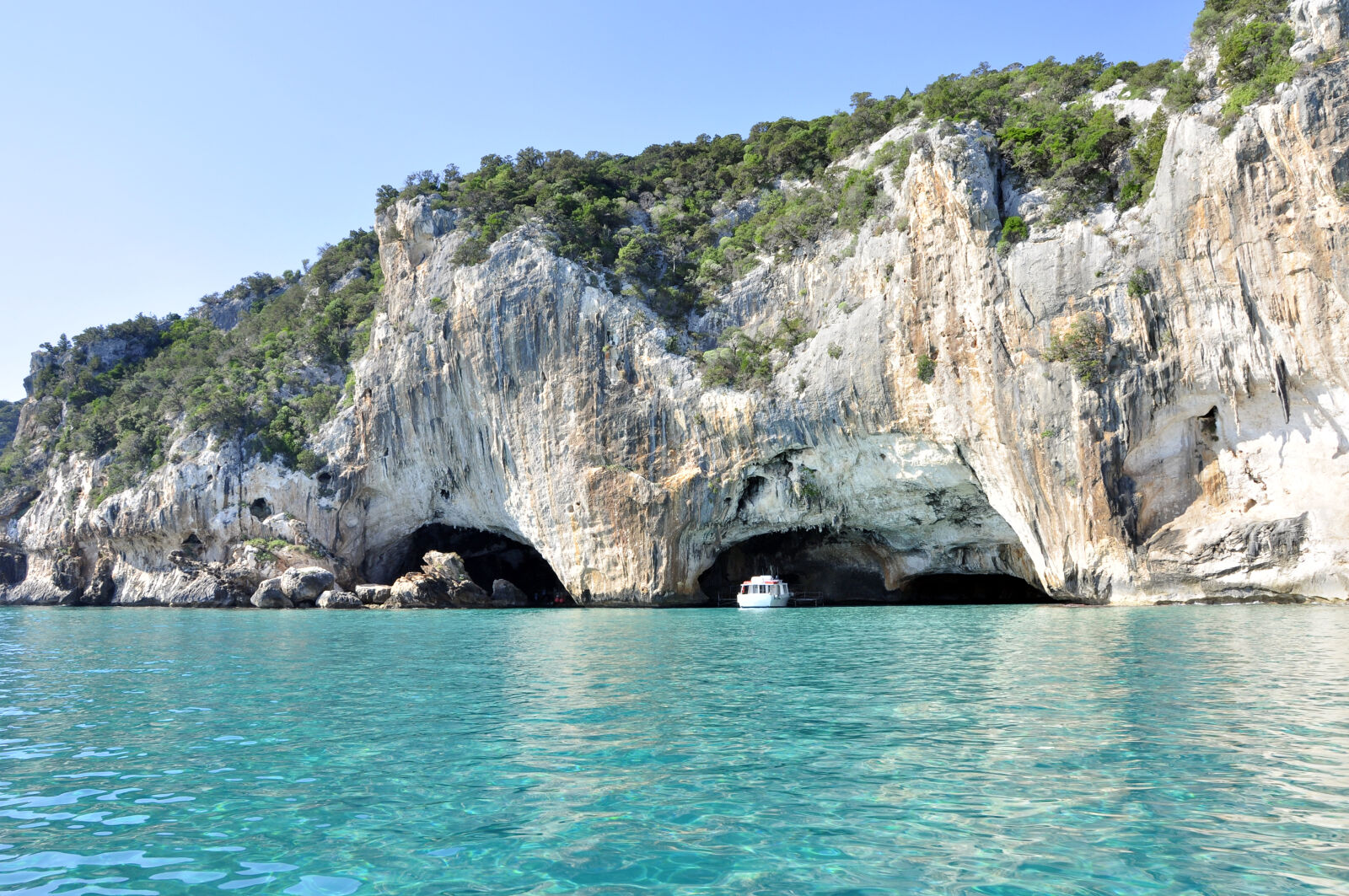 Nikon D90 sample photo. Boat, cave, daylight, island photography