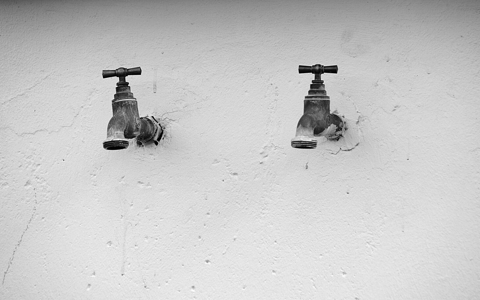 Nikon D5200 sample photo. Faucets, metal, tube photography