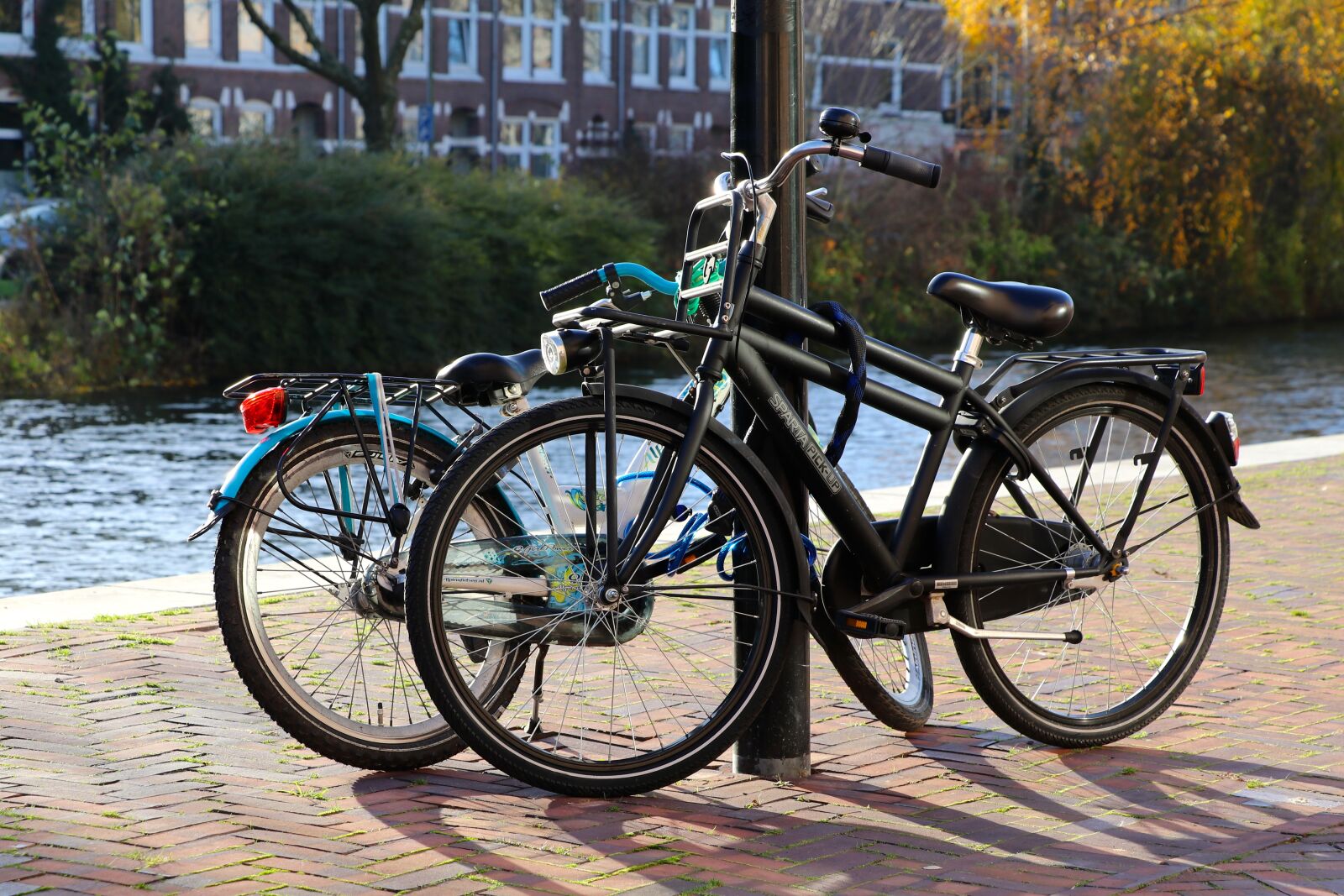 Canon EF-S 18-135mm F3.5-5.6 IS USM sample photo. Bicycle, transport, amsterdam photography