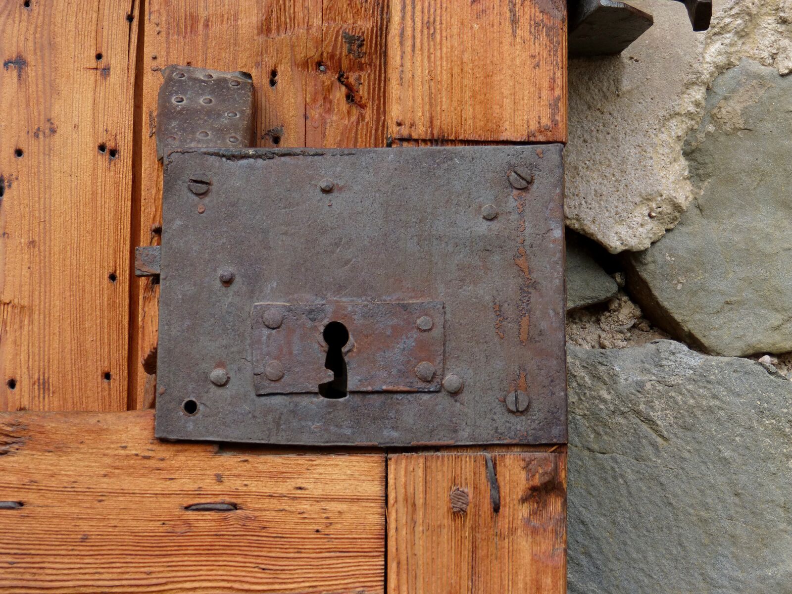 Panasonic DMC-FZ62 sample photo. Lock, door, iron photography