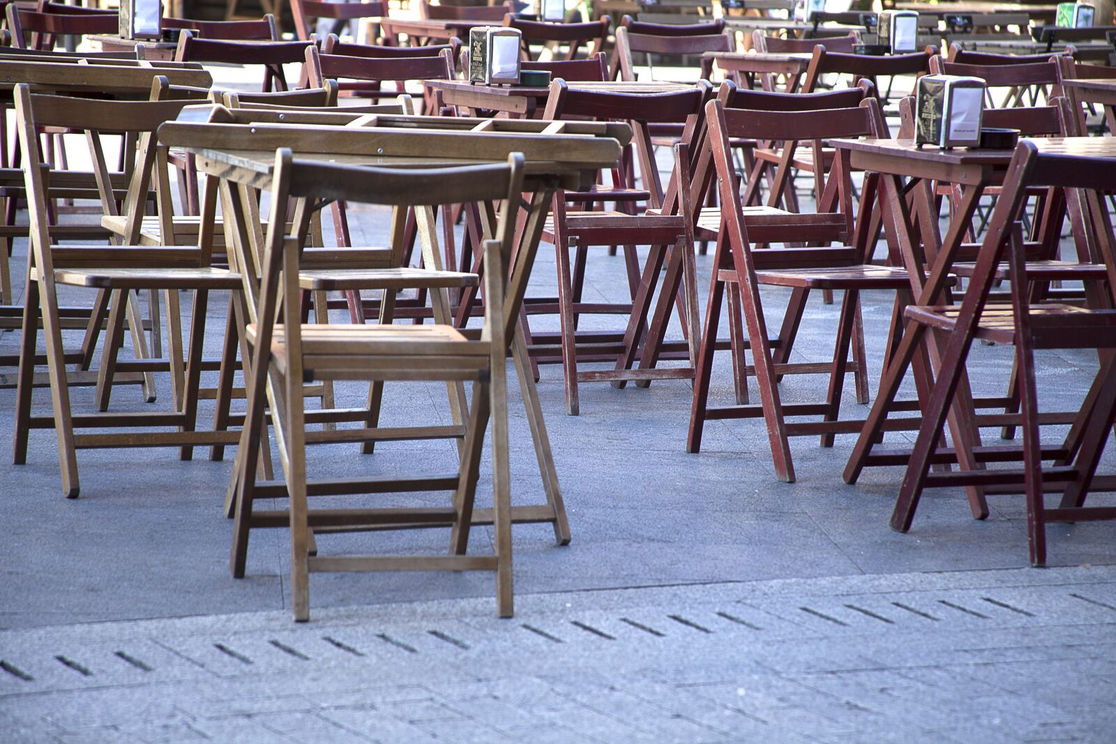 Canon EOS 5D Mark II + Canon EF 28-135mm F3.5-5.6 IS USM sample photo. Chairs, terrace, restaurant photography