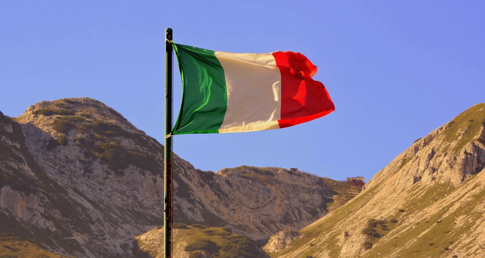 Nikon Coolpix P600 sample photo. Flag, italy, auction photography