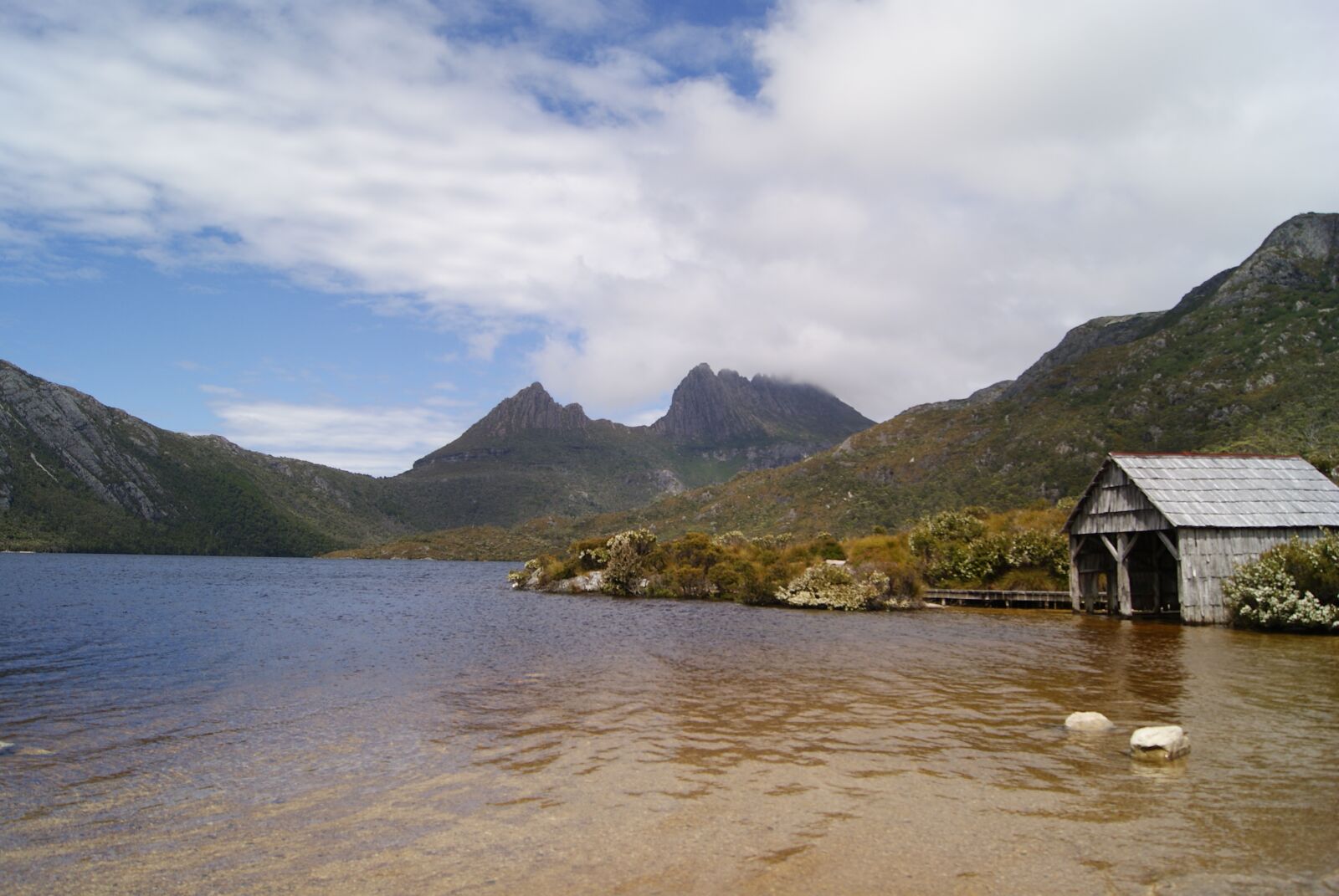 Sony Alpha DSLR-A230 sample photo. Cradle mountain, lake, hiking photography