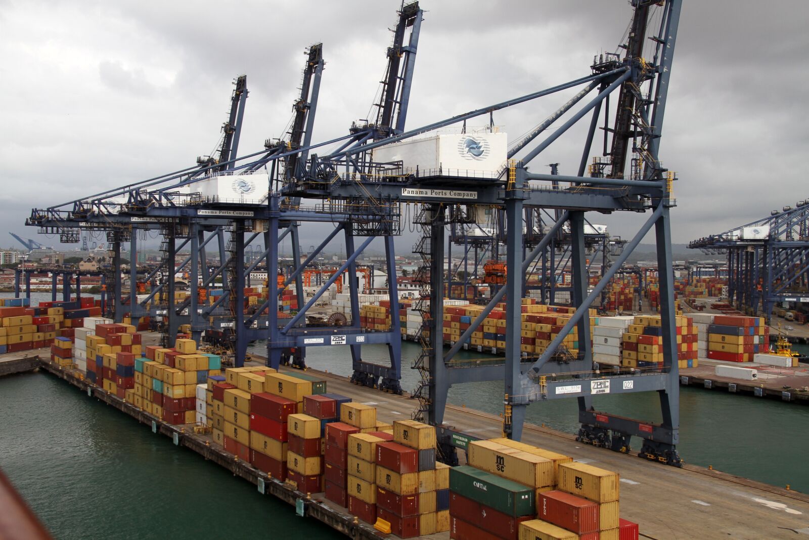 Canon EOS 7D sample photo. Panama canal, port, containers photography