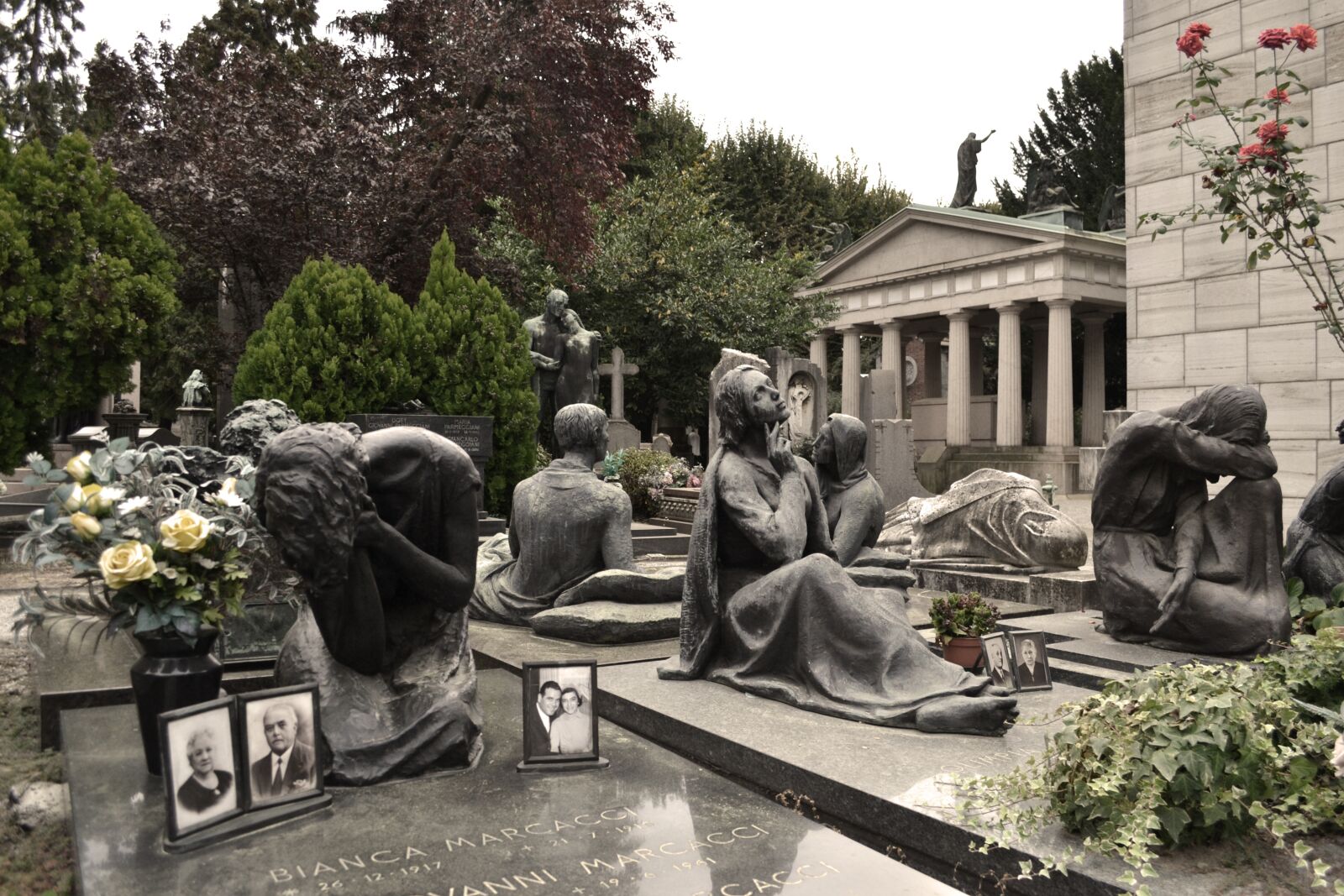 Nikon D3100 sample photo. Milan, cemetery, sculpture photography