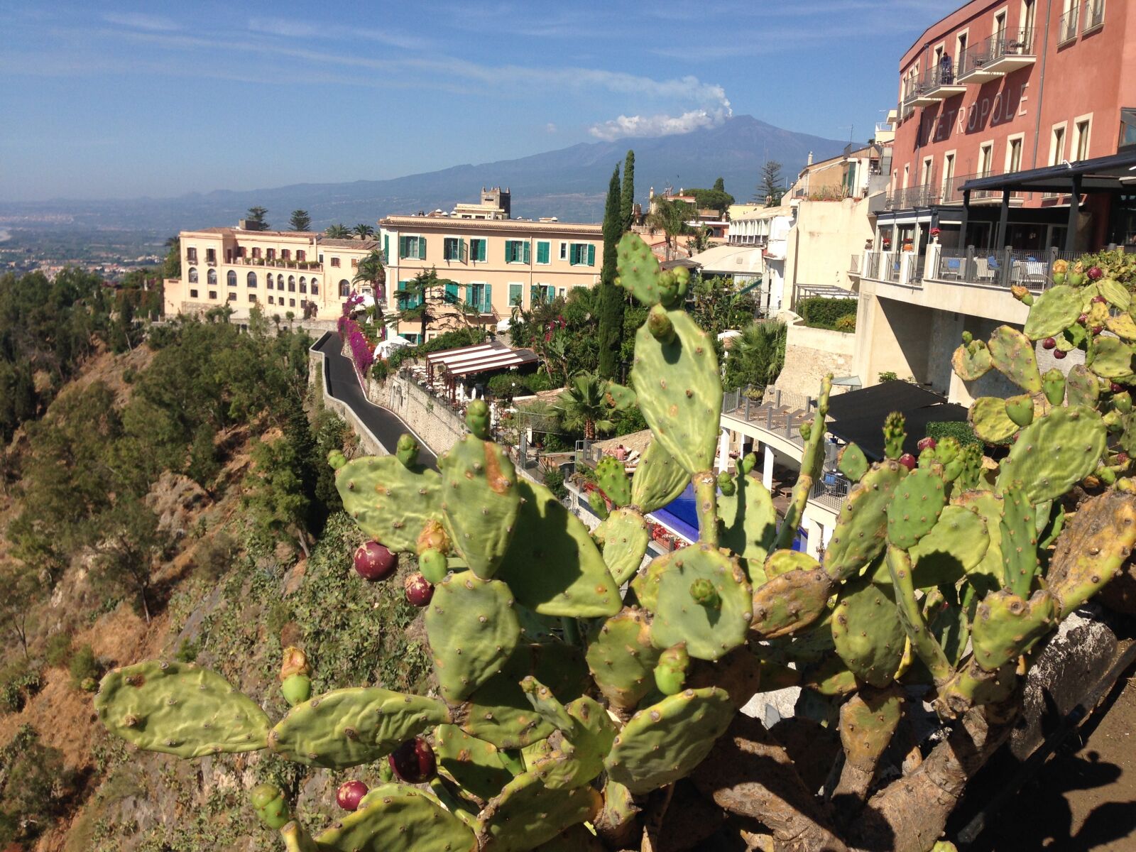 iPhone 5 back camera 4.12mm f/2.4 sample photo. Landscape, volcanos photography