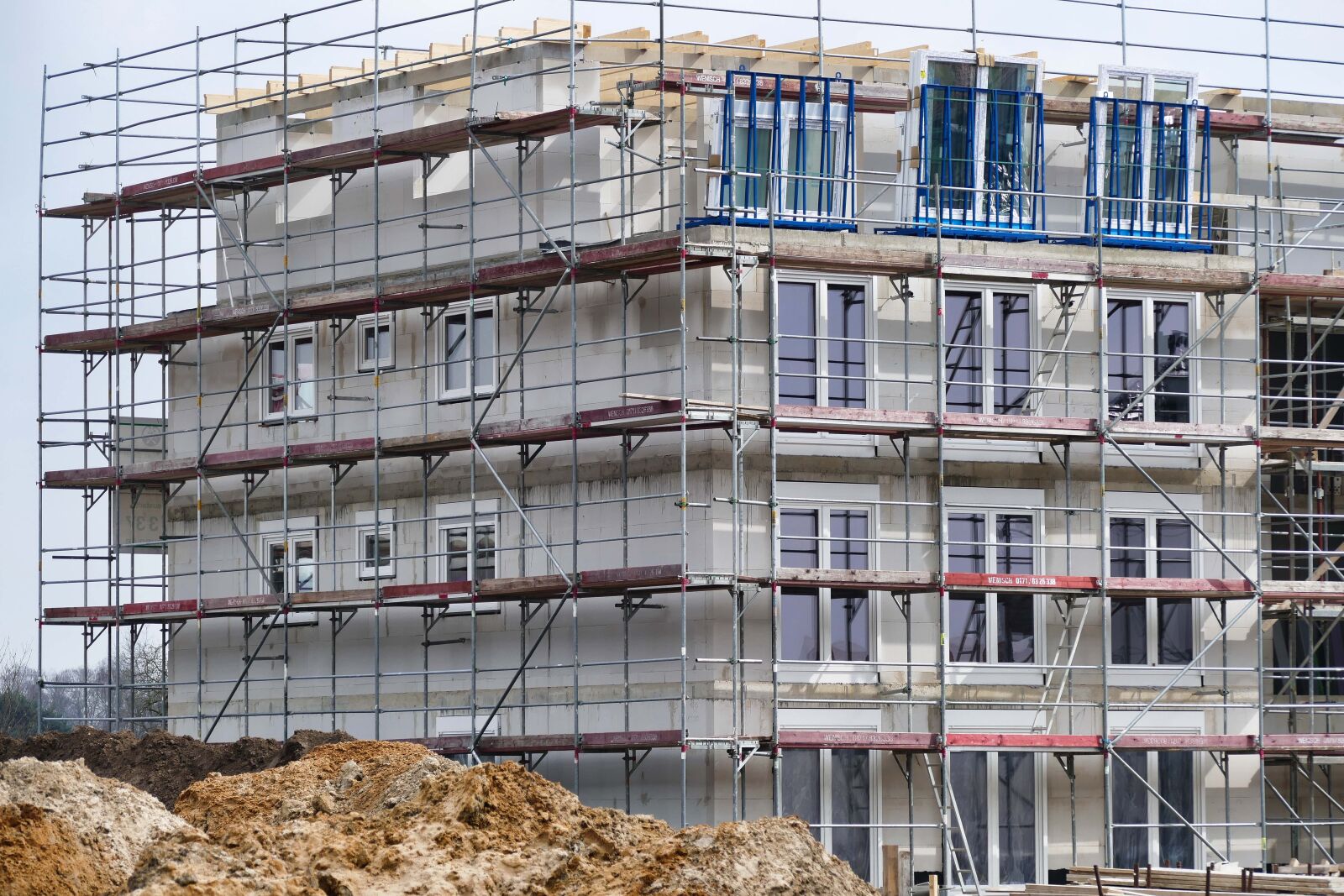 Panasonic Lumix DMC-FZ1000 sample photo. New building, housebuilding, site photography
