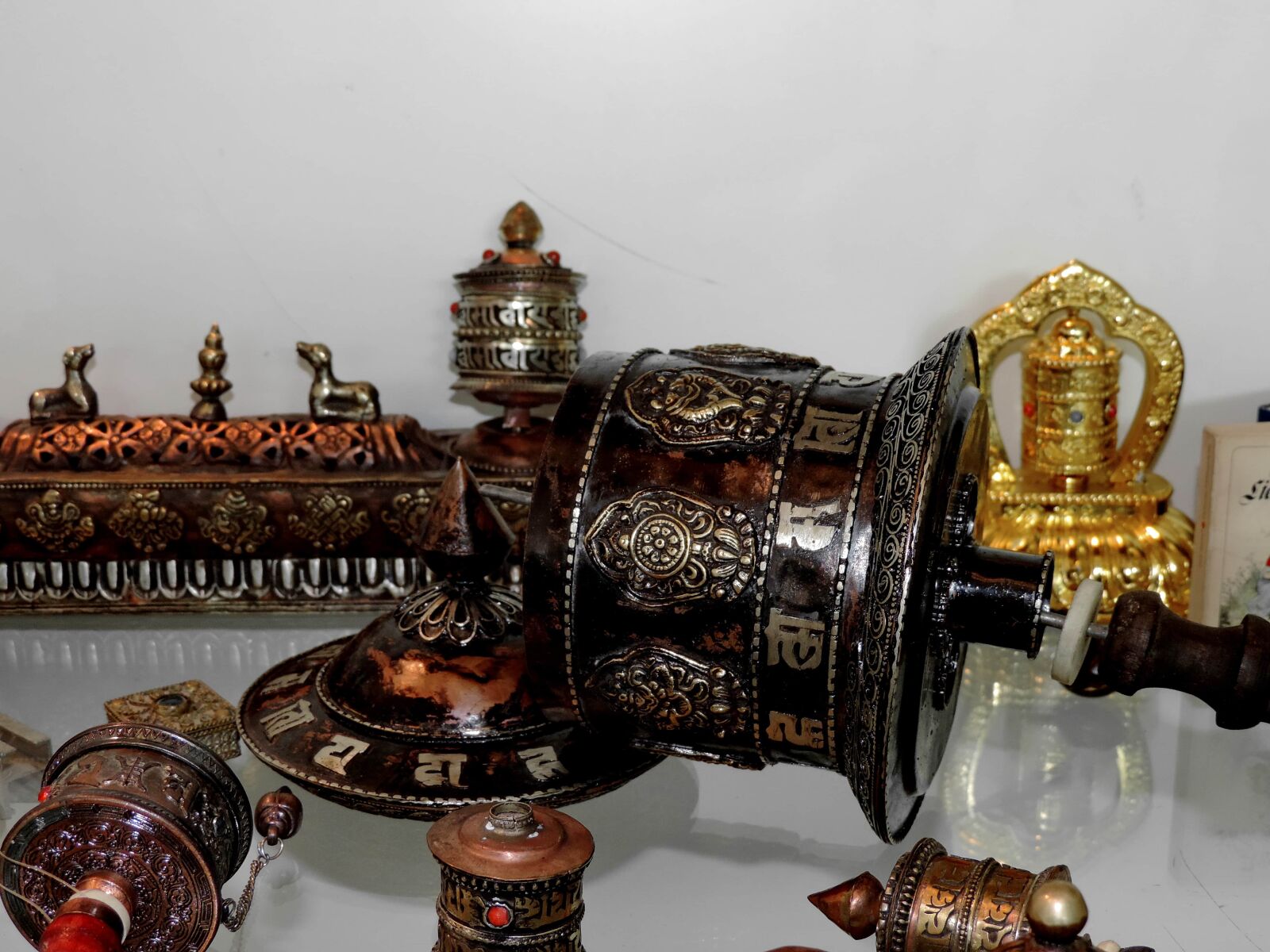 Nikon Coolpix P520 sample photo. Object, old, gold, brass photography
