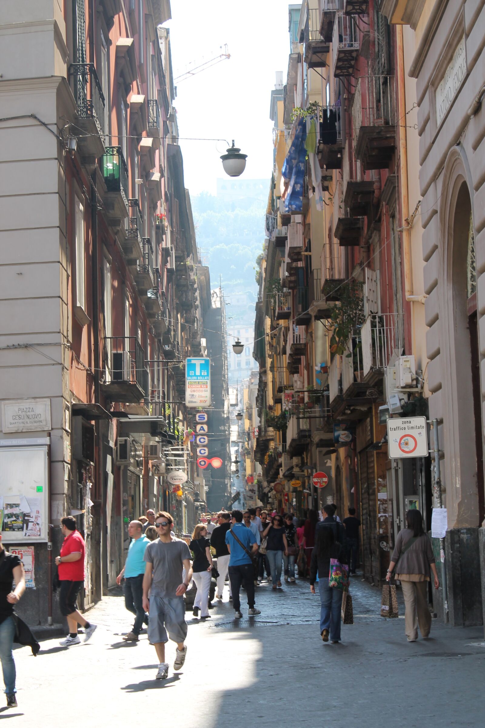 Canon EOS 1100D (EOS Rebel T3 / EOS Kiss X50) sample photo. Naples, spaccanapoli, lanes photography