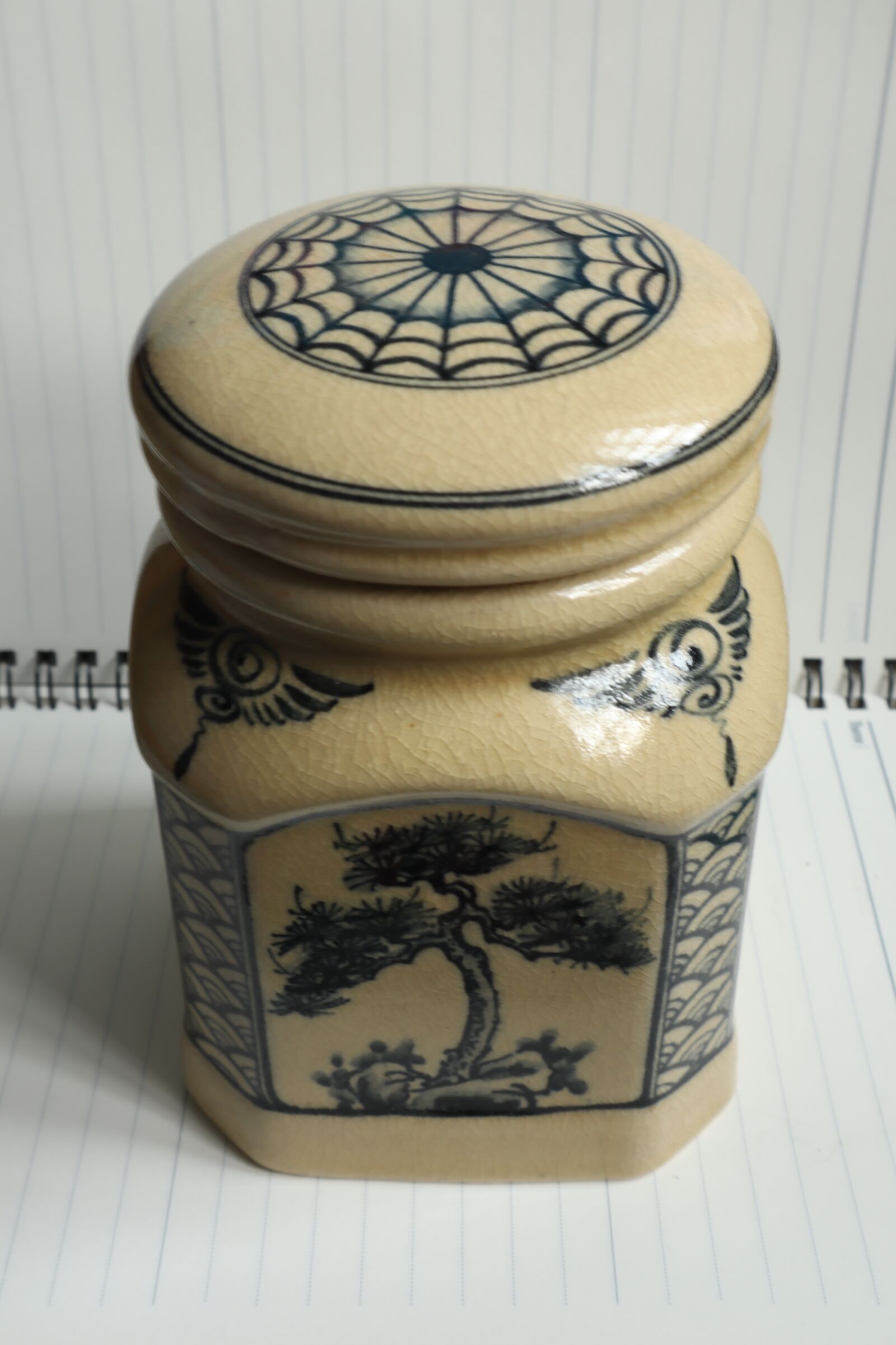 Canon EOS M50 (EOS Kiss M) sample photo. Jar, the bottle, pottery photography