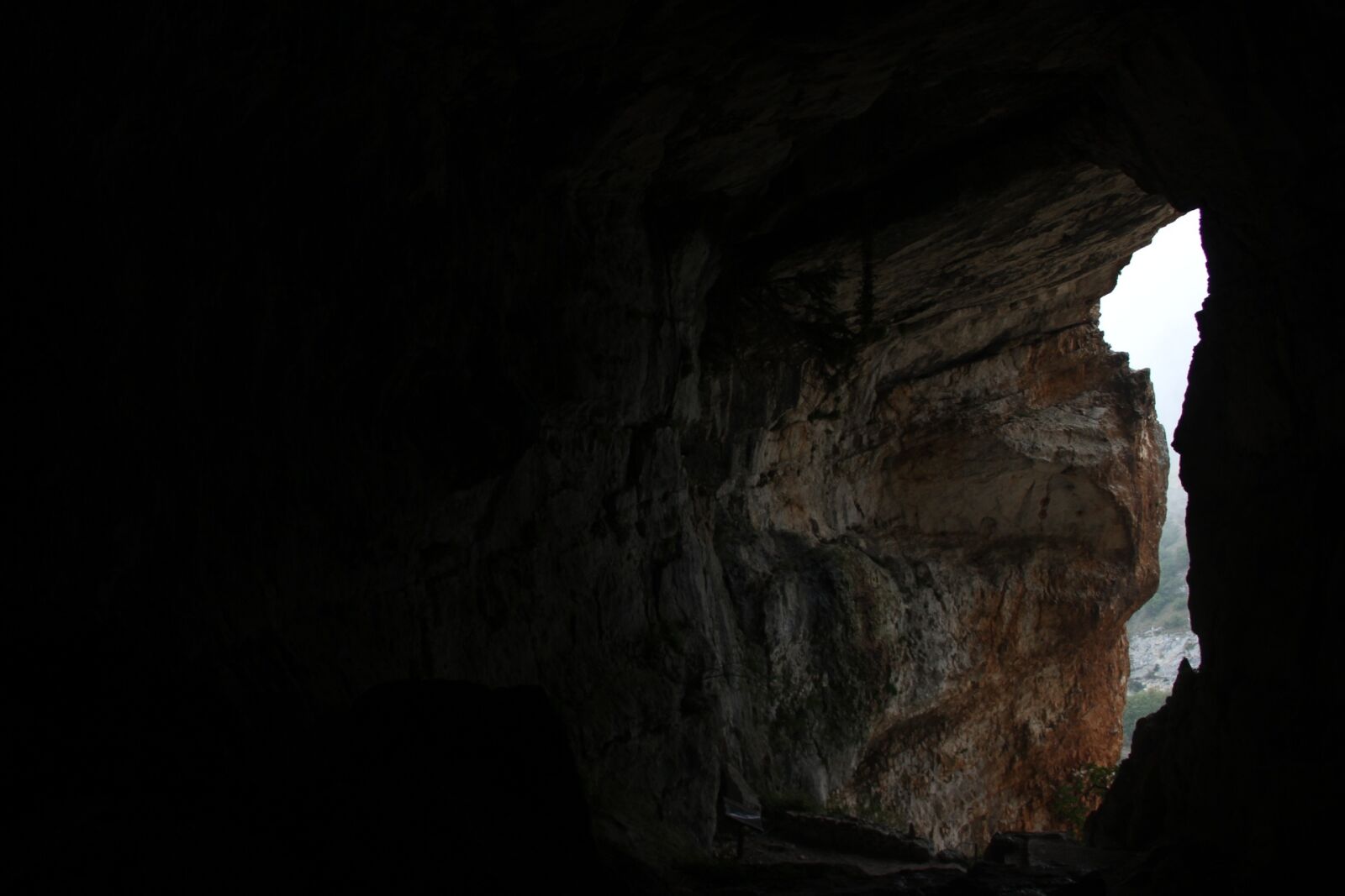 Canon EF-S 18-135mm F3.5-5.6 IS sample photo. Caves of cavallone, taranta photography