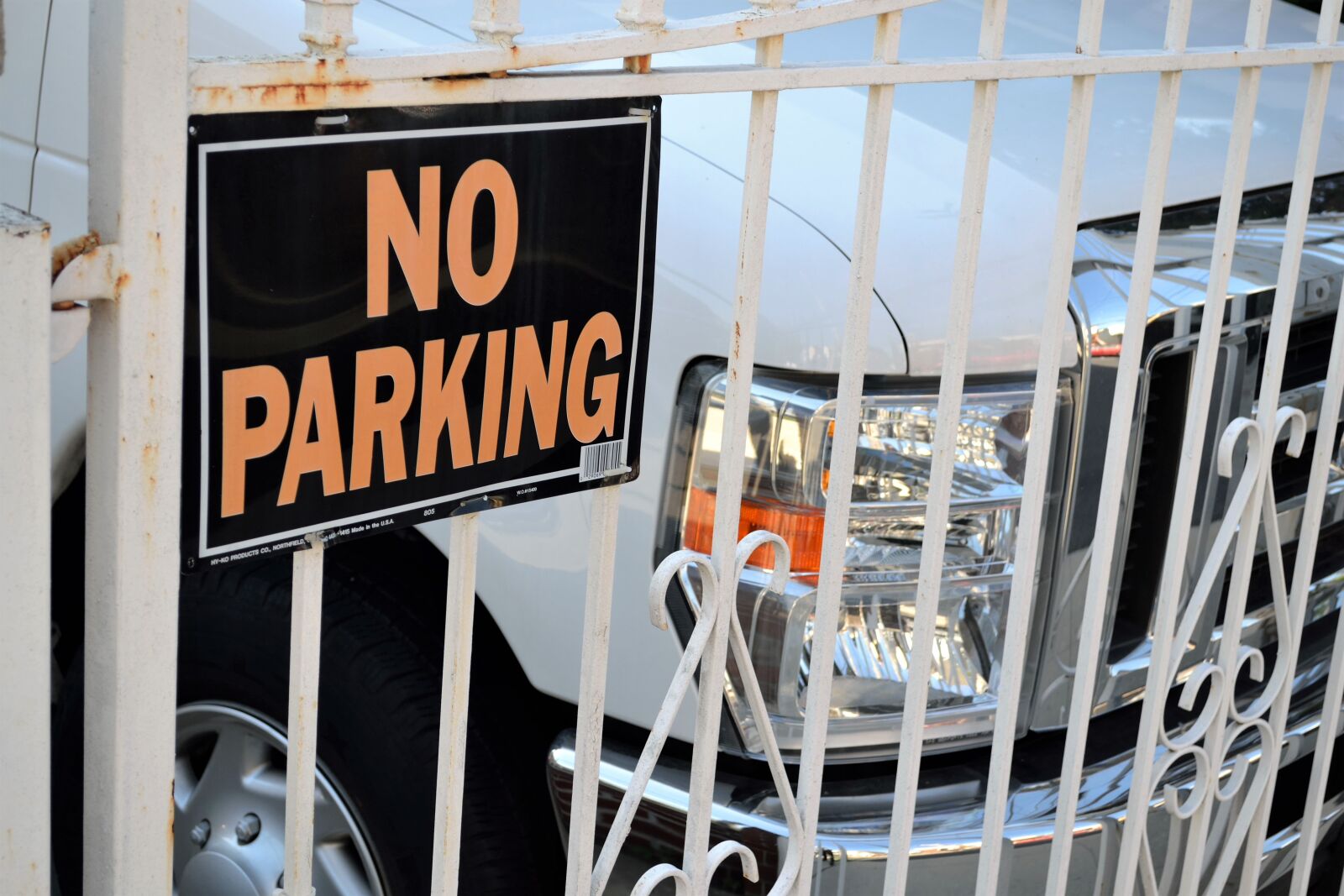 Nikon D3100 sample photo. No parking sign, parked photography