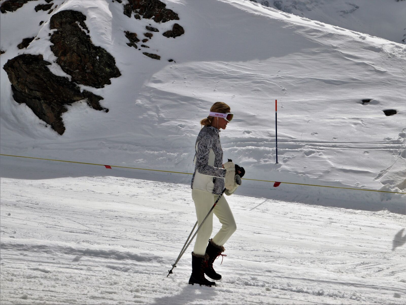 Canon EOS 80D sample photo. Woman, zermatt, snow photography