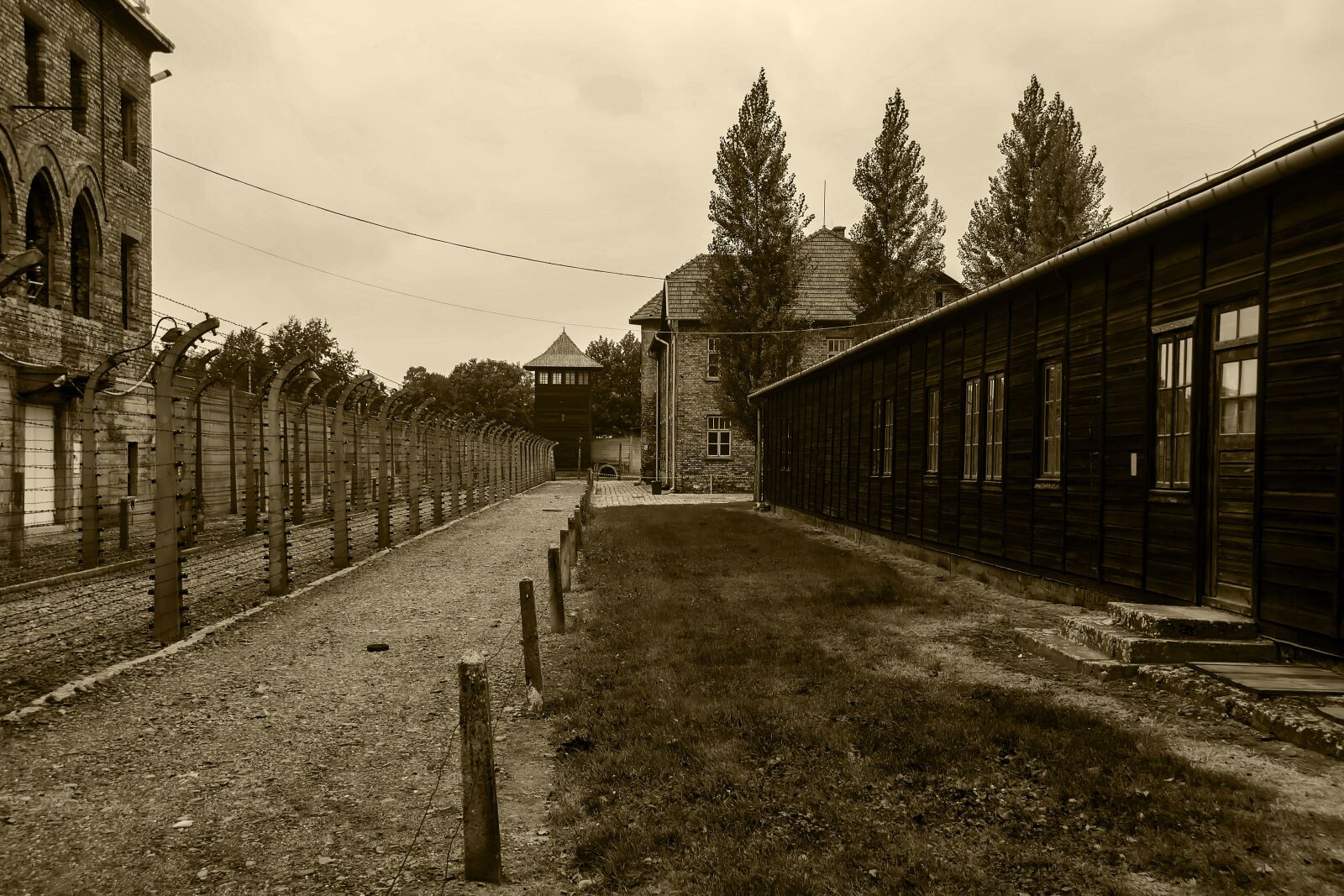 Canon EOS 600D (Rebel EOS T3i / EOS Kiss X5) sample photo. Auschwitz i, auschwitz, poland photography