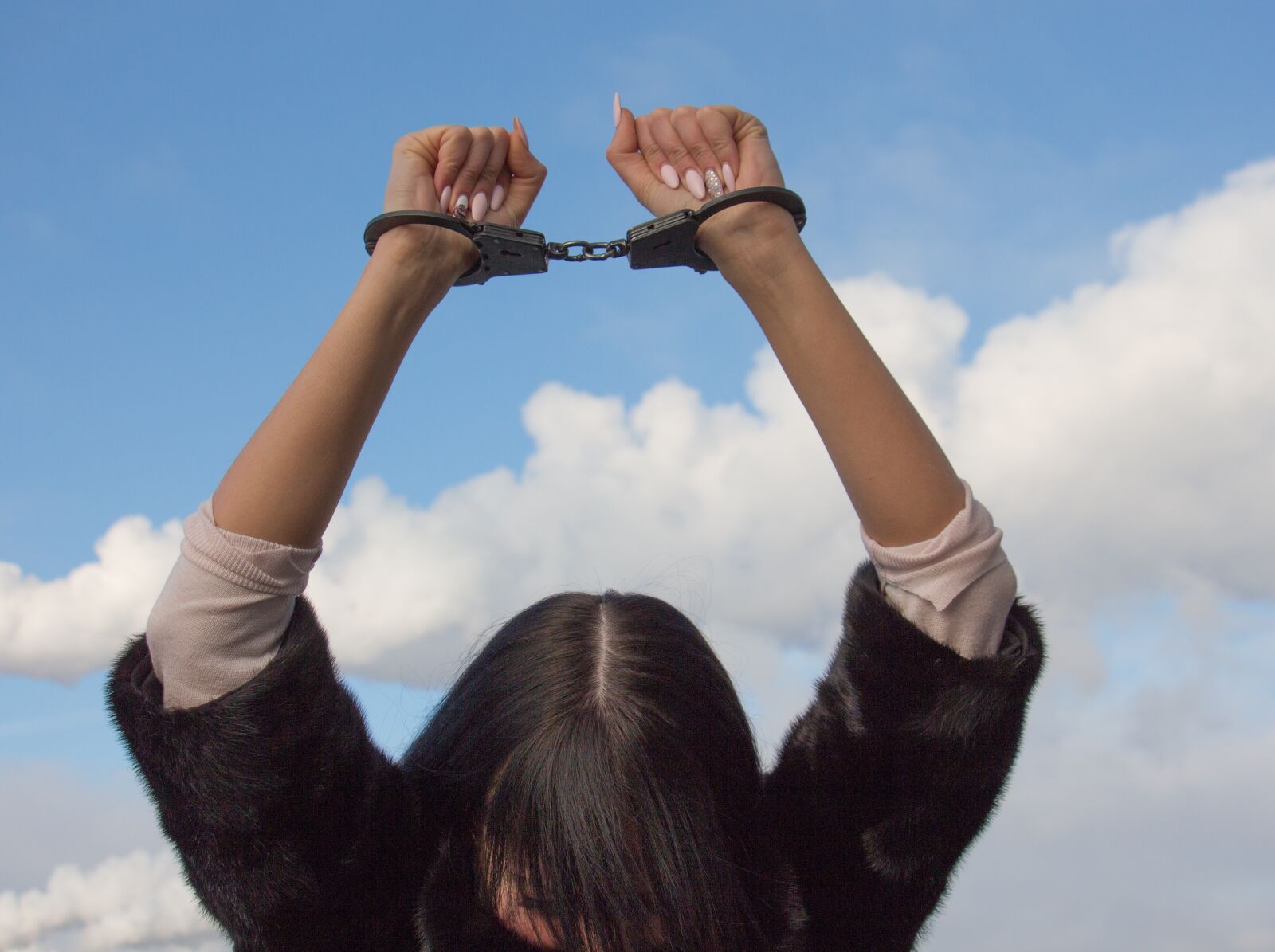 Canon EOS 650D (EOS Rebel T4i / EOS Kiss X6i) sample photo. Shackles, conclusion, arrested woman photography