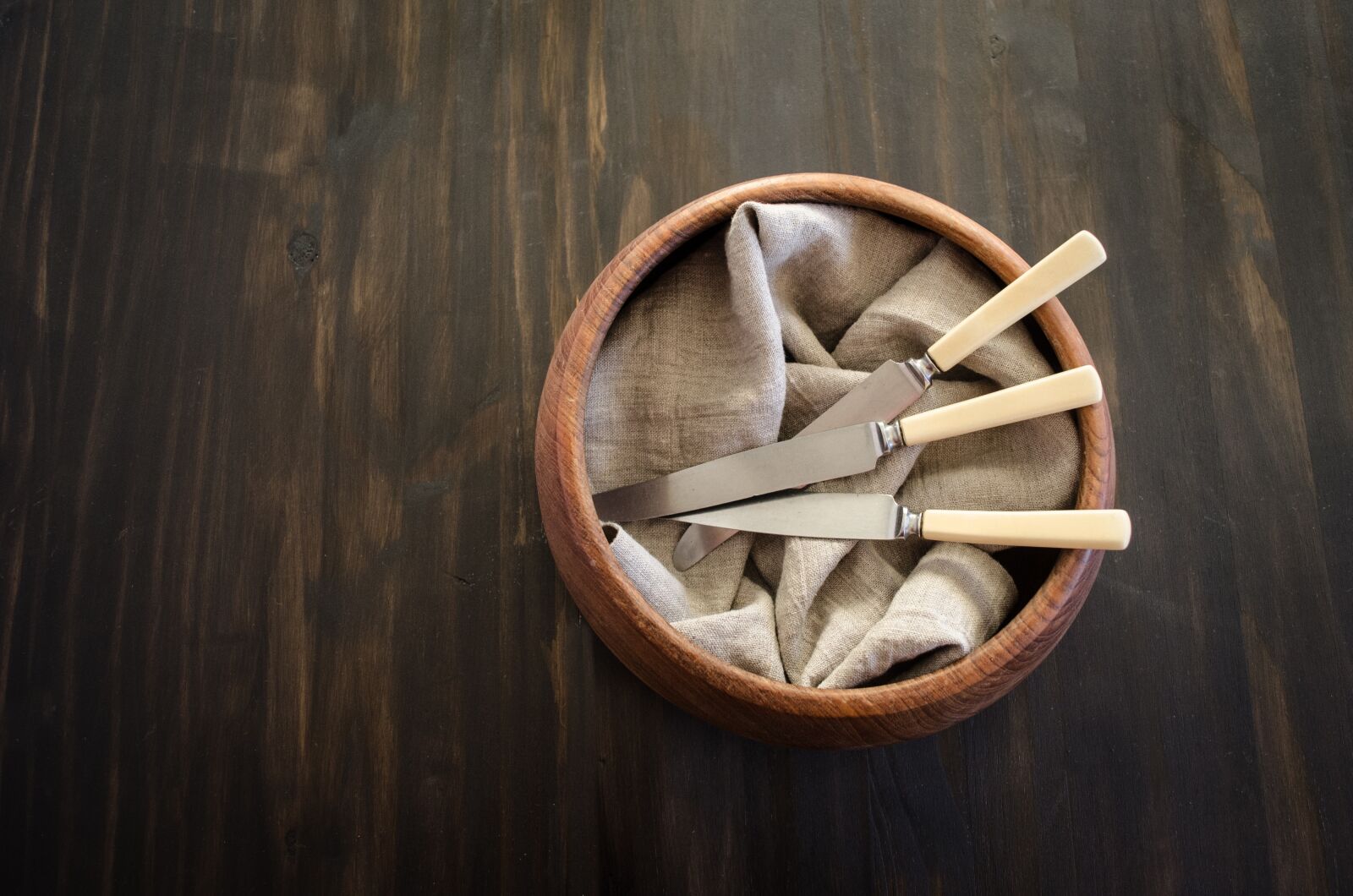 Nikon D5100 sample photo. Flatlay, knives, background photography