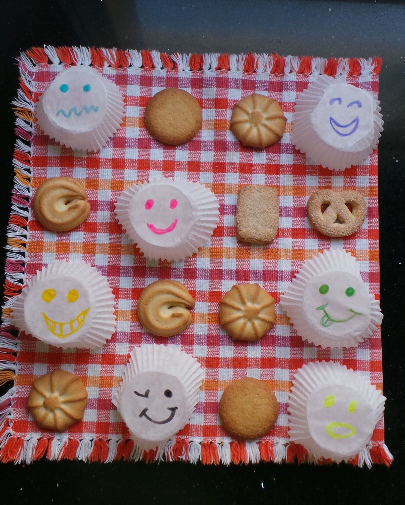 Samsung EK-GC100 sample photo. Cookies, sympathy, joy photography