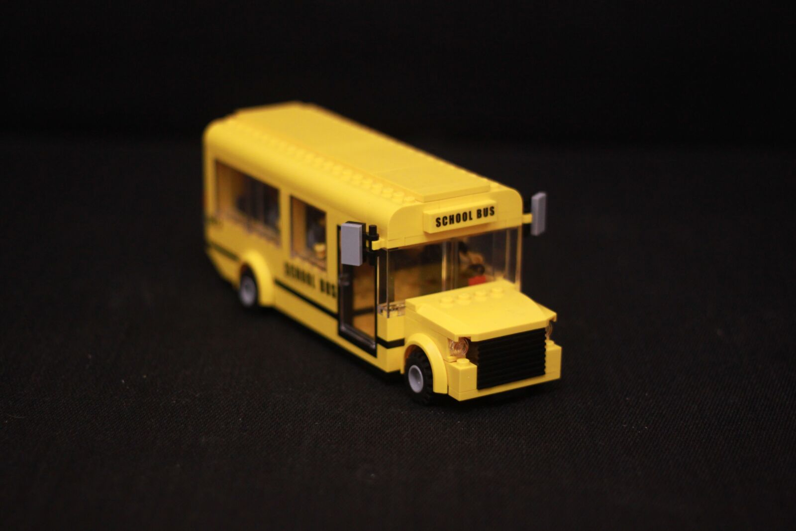 Canon EOS 500D (EOS Rebel T1i / EOS Kiss X3) sample photo. Lego, school bus, toys photography