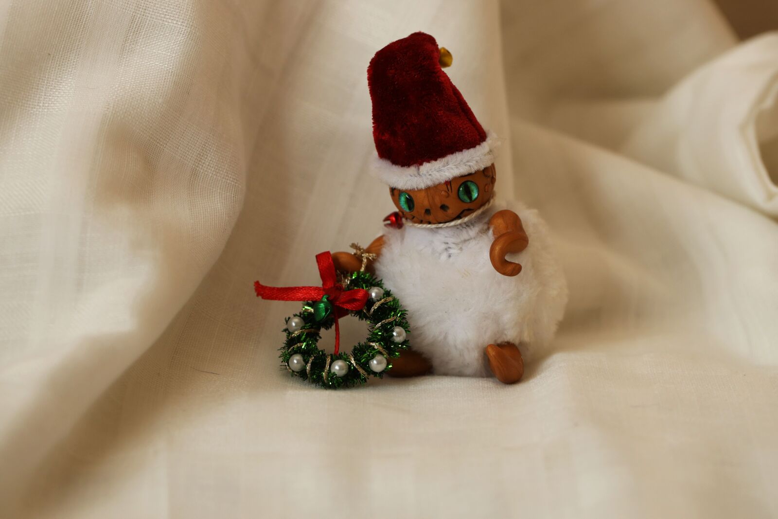 Canon EOS R sample photo. Toy, miniature, christmas figure photography