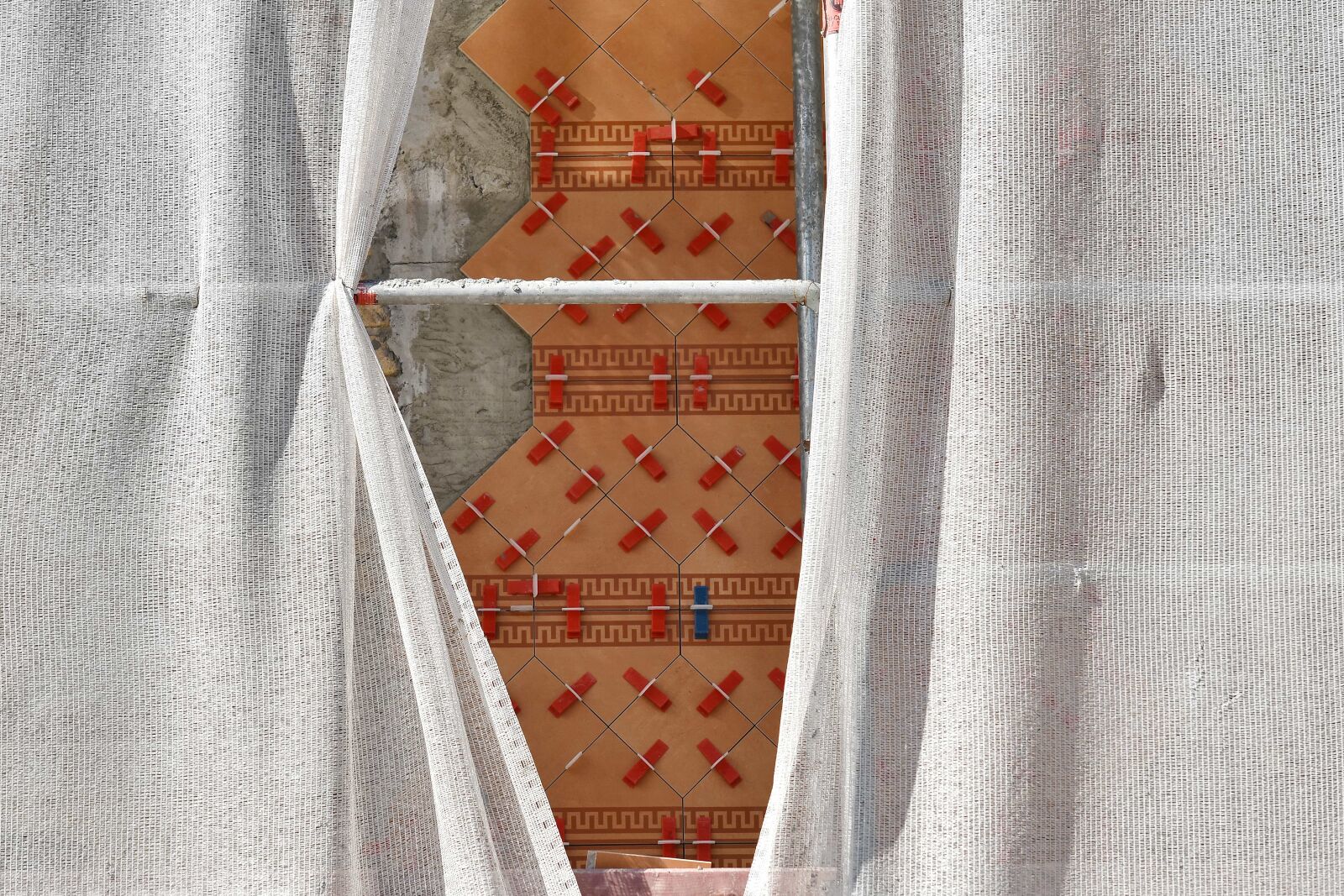 Nikon D5500 sample photo. Arabesque, construction, curtain, tiles photography