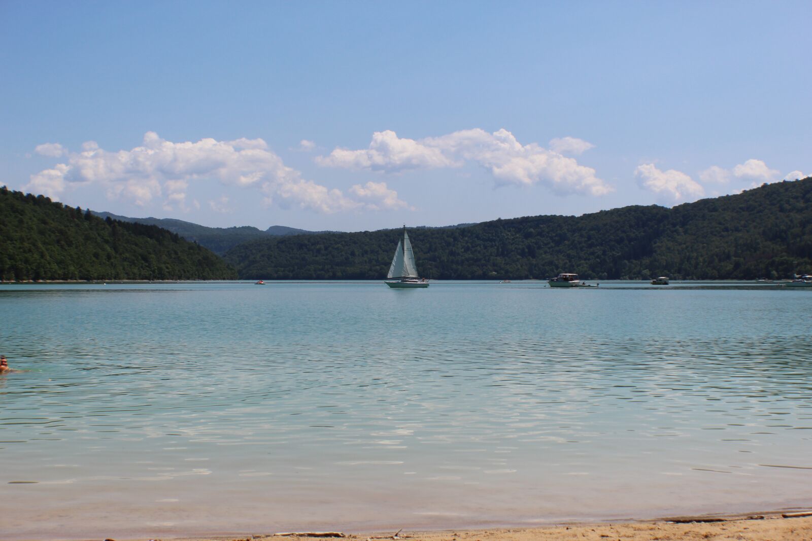 Canon EOS 4000D (EOS Rebel T100 / EOS 3000D) sample photo. Lake, sailboat, water photography