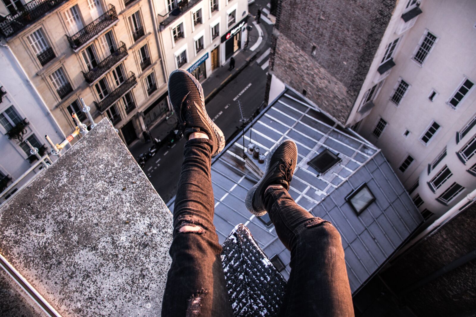 Canon EOS 77D (EOS 9000D / EOS 770D) sample photo. Adventurer, paris, roof photography