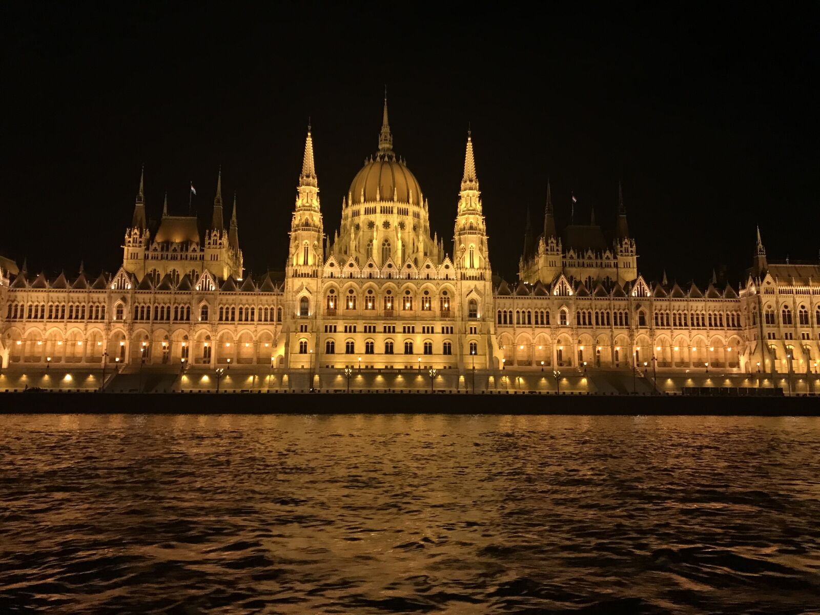 iPhone 7 back camera 3.99mm f/1.8 sample photo. Traveling, budapest, parliament photography