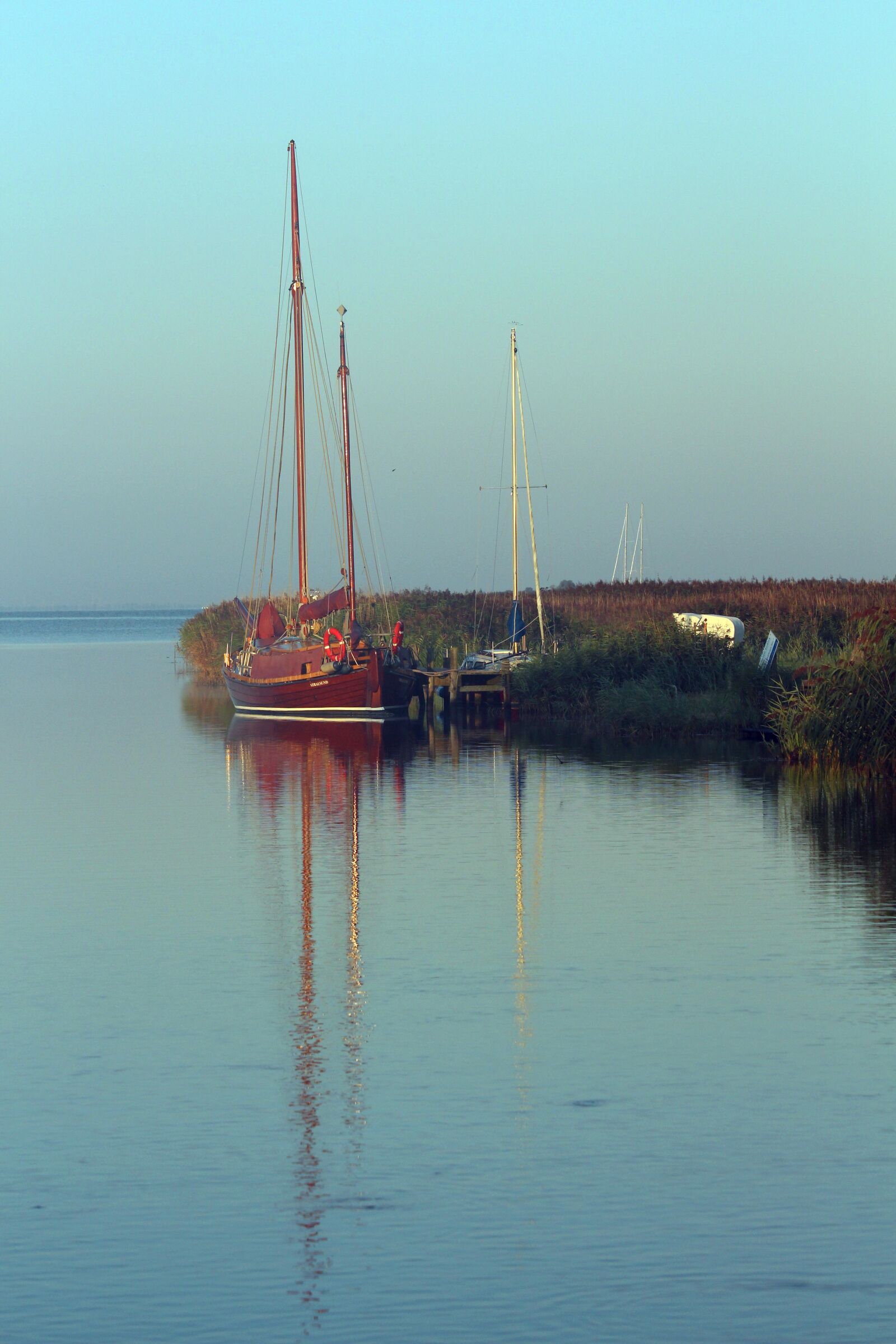 Canon EF-S 55-250mm F4-5.6 IS STM sample photo. Morning sun, port, sailing photography