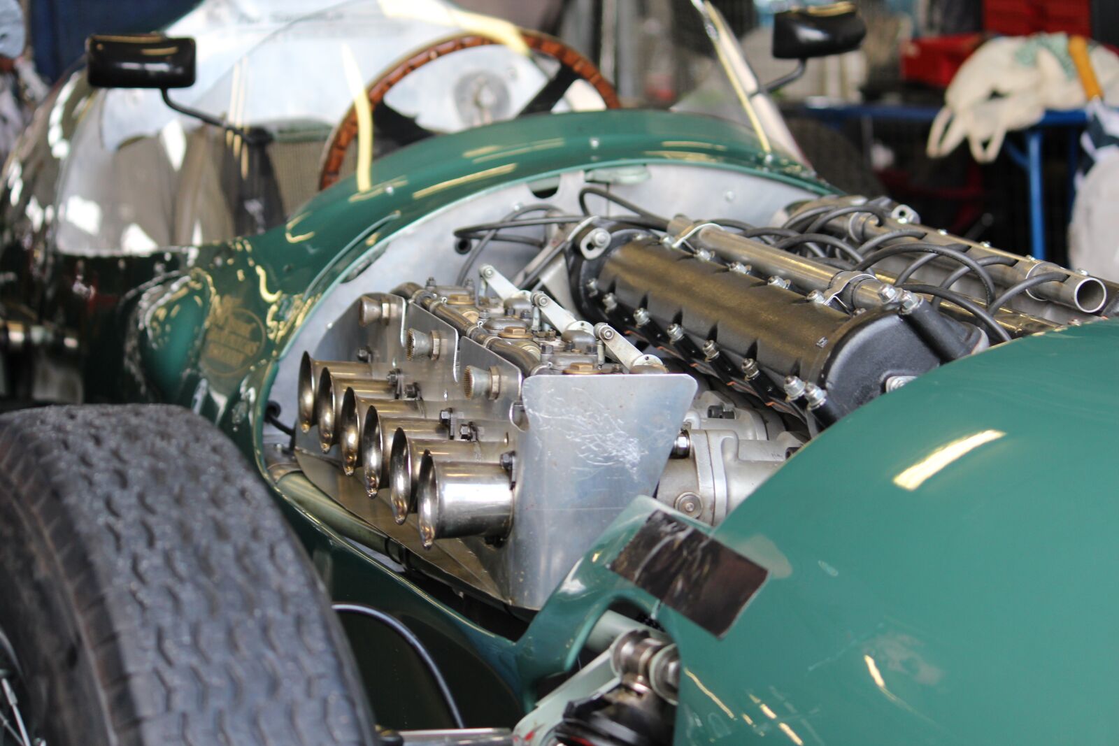 Canon EOS 600D (Rebel EOS T3i / EOS Kiss X5) sample photo. F1, motor, racing car photography
