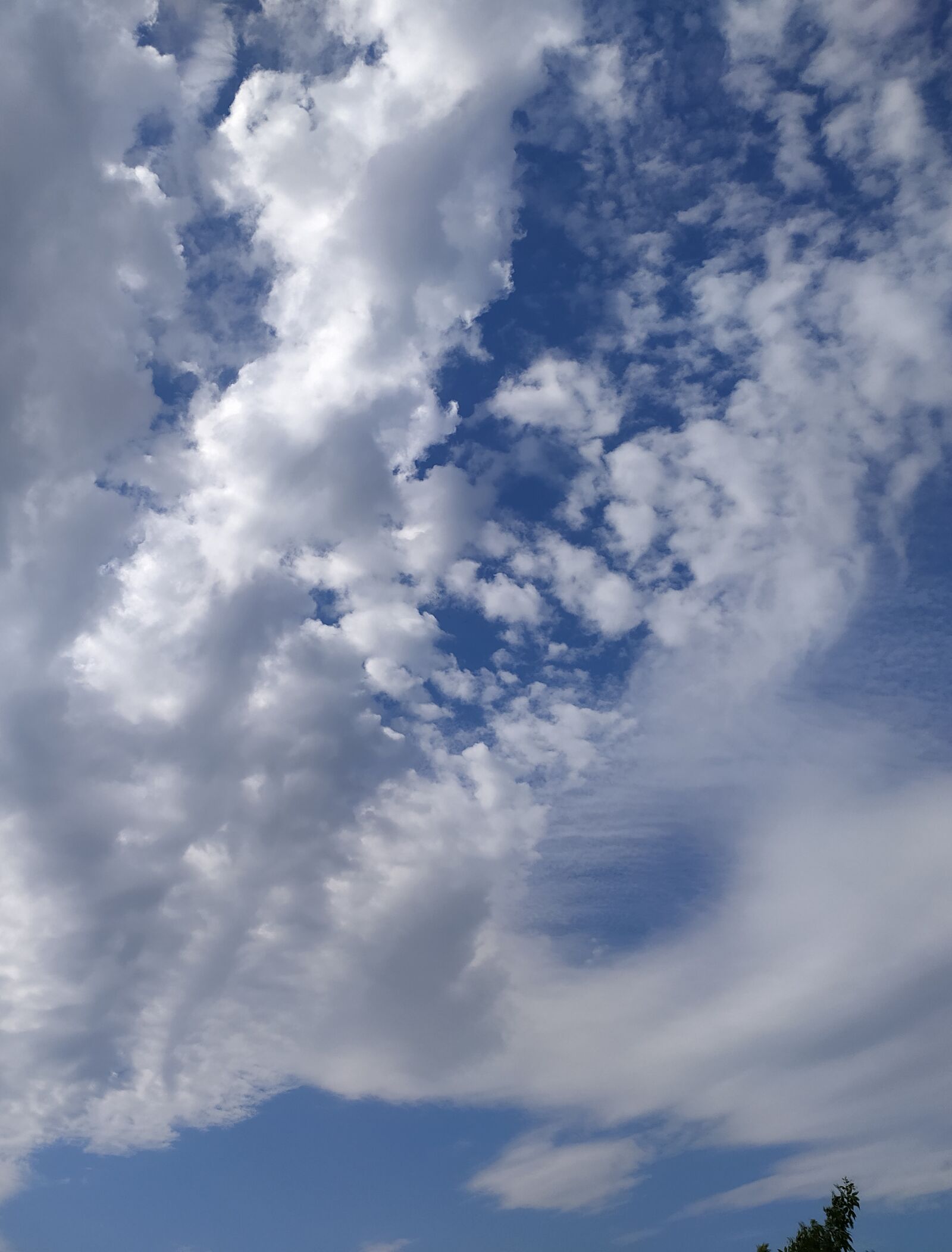 Xiaomi Redmi Note 8T sample photo. Sky, blue, clouds photography