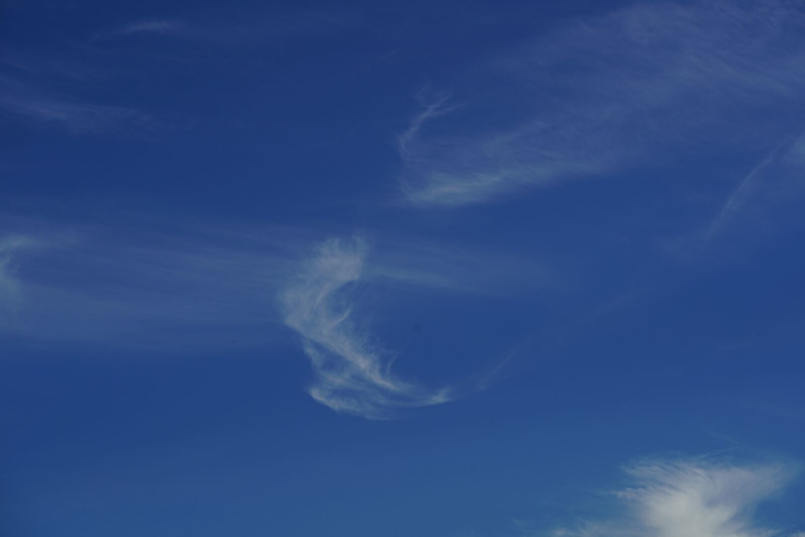 Sony a7R II + Sony FE 90mm F2.8 Macro G OSS sample photo. Clouds, sky, spring clouds photography