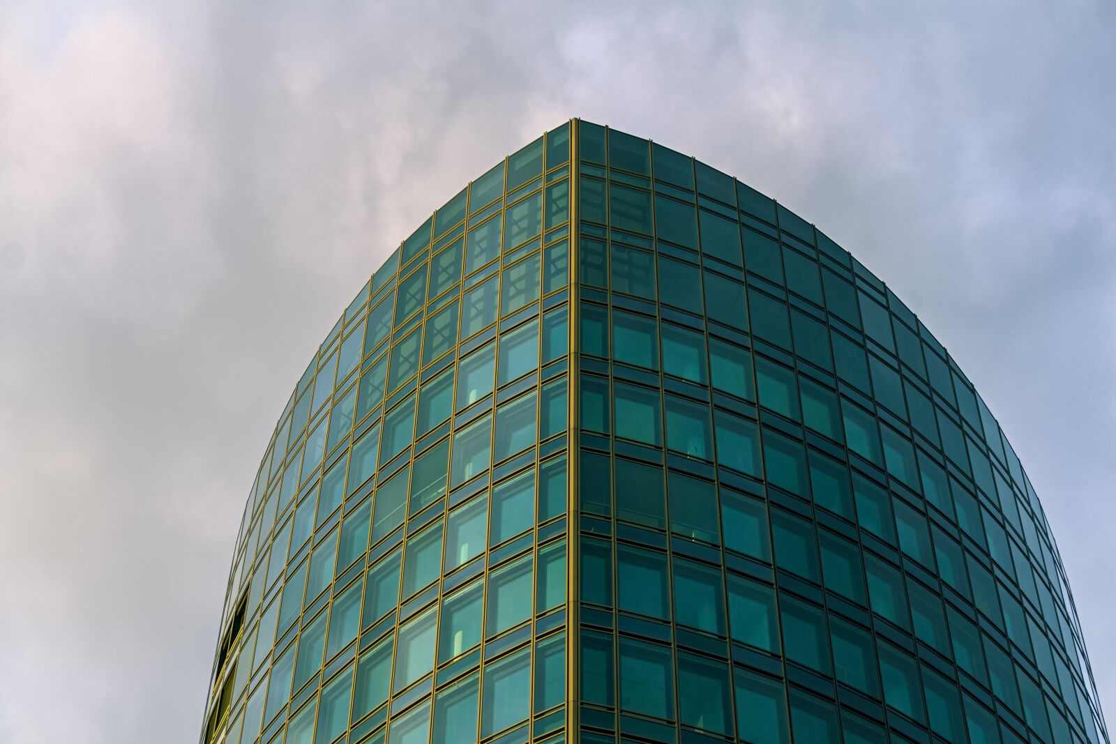 Sony E 55-210mm F4.5-6.3 OSS sample photo. Building, sky, architecture photography
