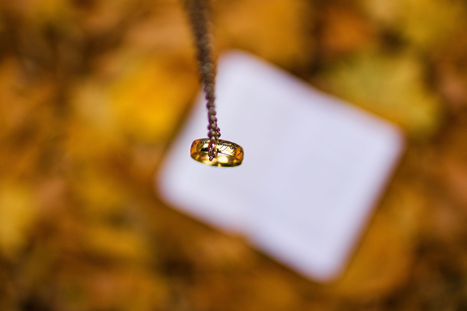 Canon EOS 700D (EOS Rebel T5i / EOS Kiss X7i) sample photo. Ring, gold, chain photography