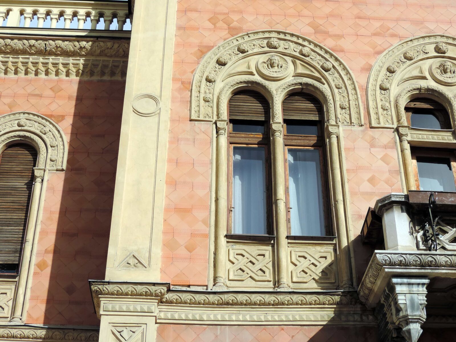 Nikon Coolpix P520 sample photo. House, facade, building, old photography