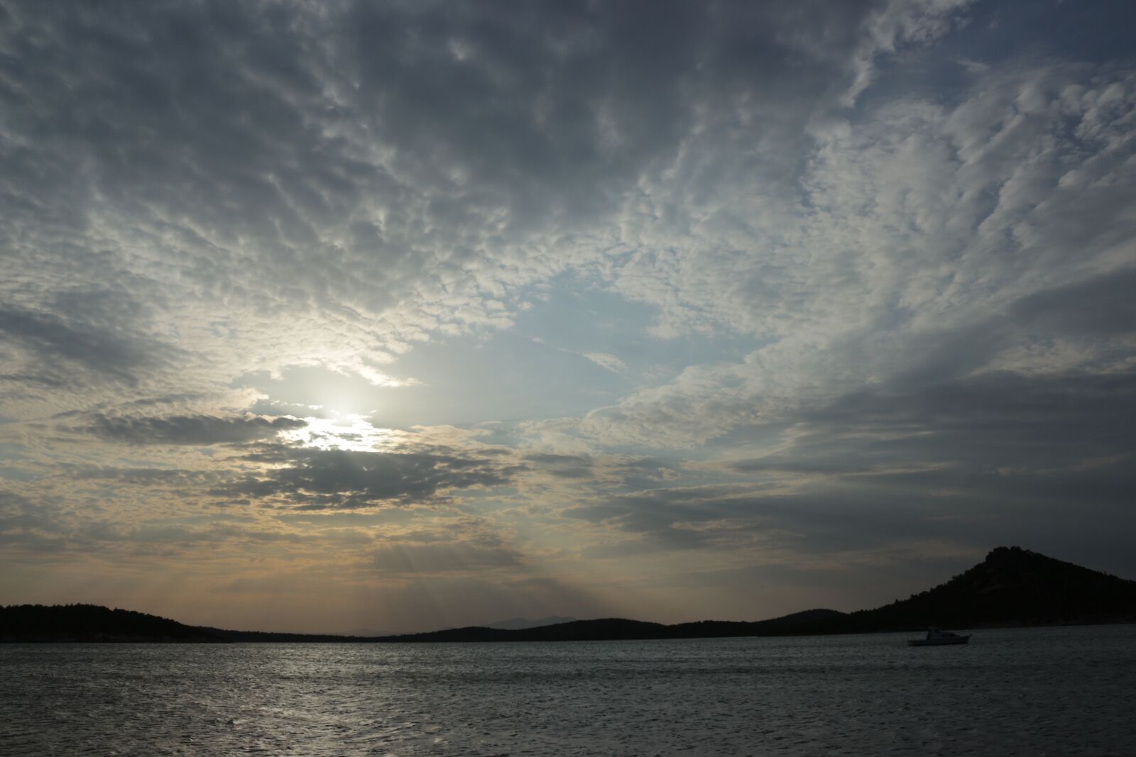 Canon EOS 650D (EOS Rebel T4i / EOS Kiss X6i) sample photo. Sky, clouds, marine photography