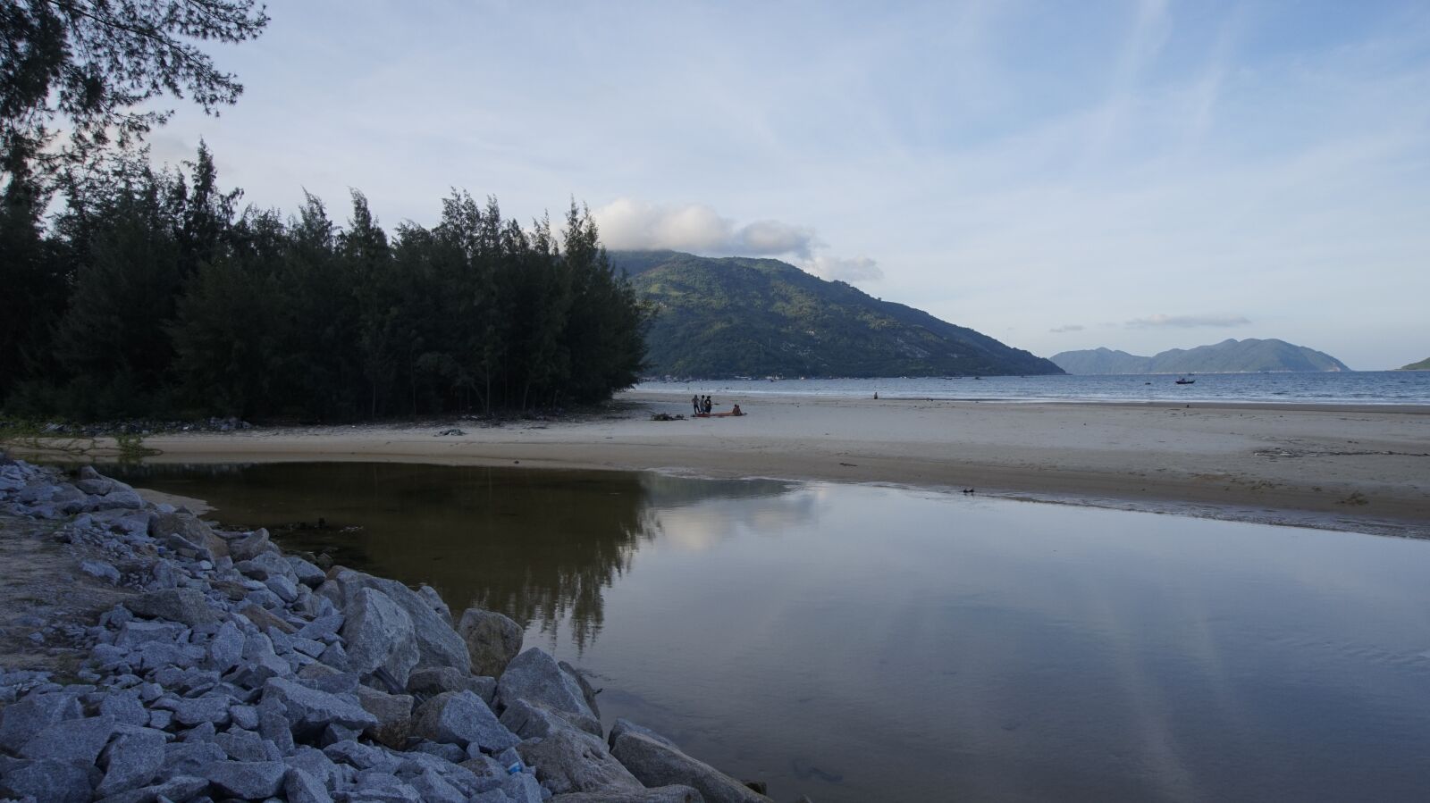 Sony Alpha a5000 (ILCE 5000) sample photo. However, the united, beach photography