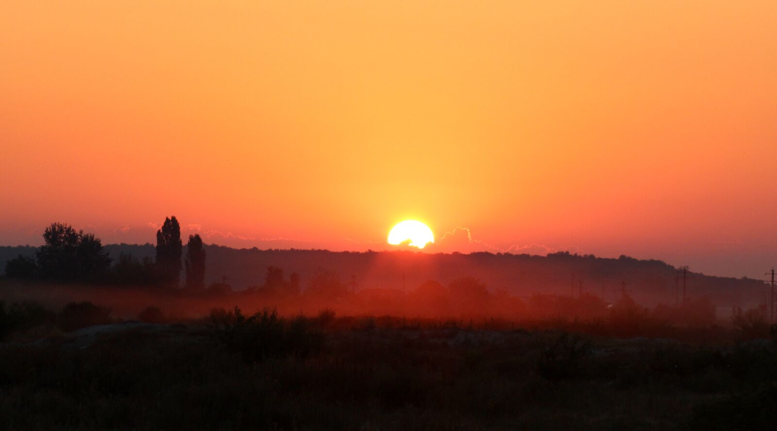 Canon EOS 700D (EOS Rebel T5i / EOS Kiss X7i) + Canon EF 85mm F1.8 USM sample photo. Sunrise, morning, the haze photography