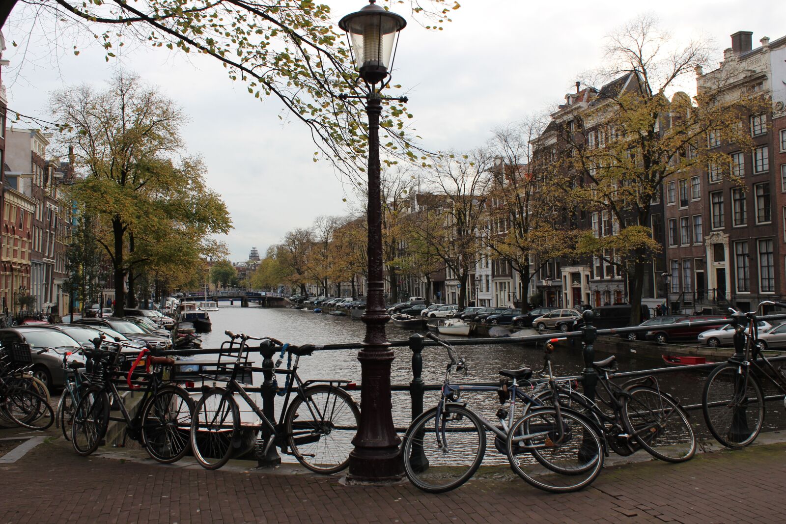 Canon EOS 600D (Rebel EOS T3i / EOS Kiss X5) sample photo. Amsterdam, channels, bridge photography