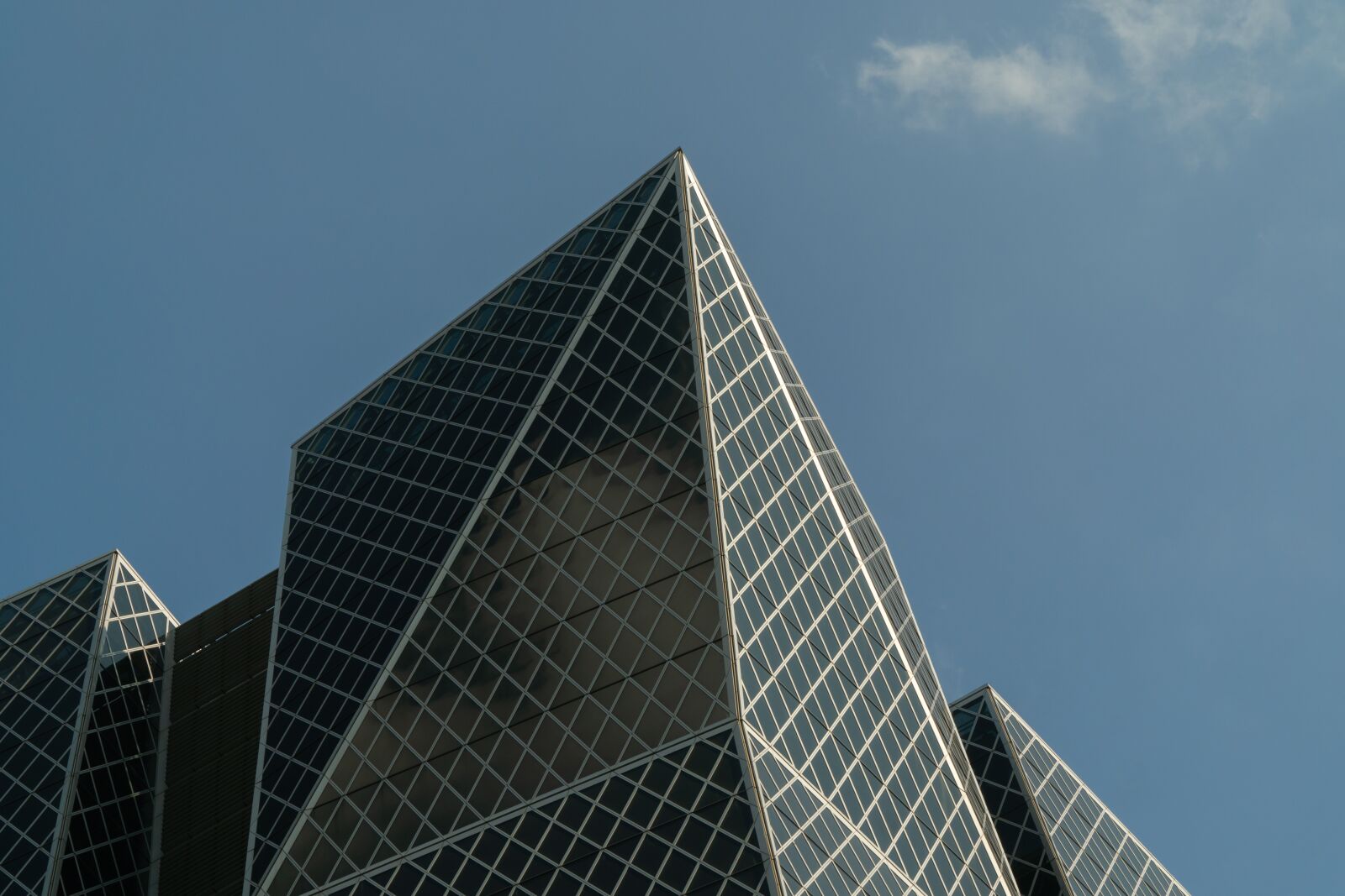 Sony a6300 + Sony E PZ 18-105mm F4 G OSS sample photo. Taiwan, kaohsiung, skyscraper photography