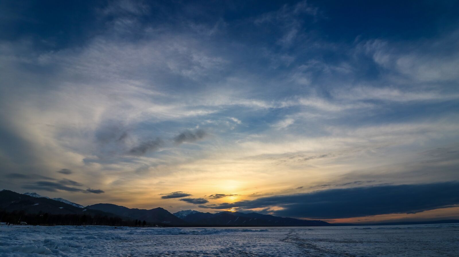 Canon EF-S 10-18mm F4.5–5.6 IS STM sample photo. Sunset, lake, clouds photography