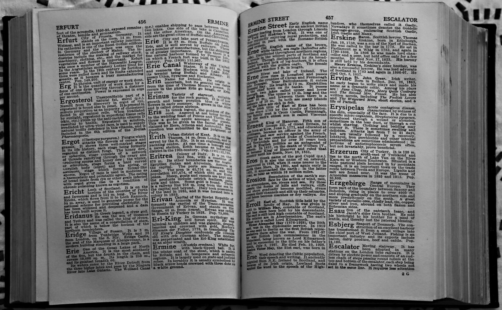 Canon EOS 700D (EOS Rebel T5i / EOS Kiss X7i) sample photo. Book, pages, paper photography