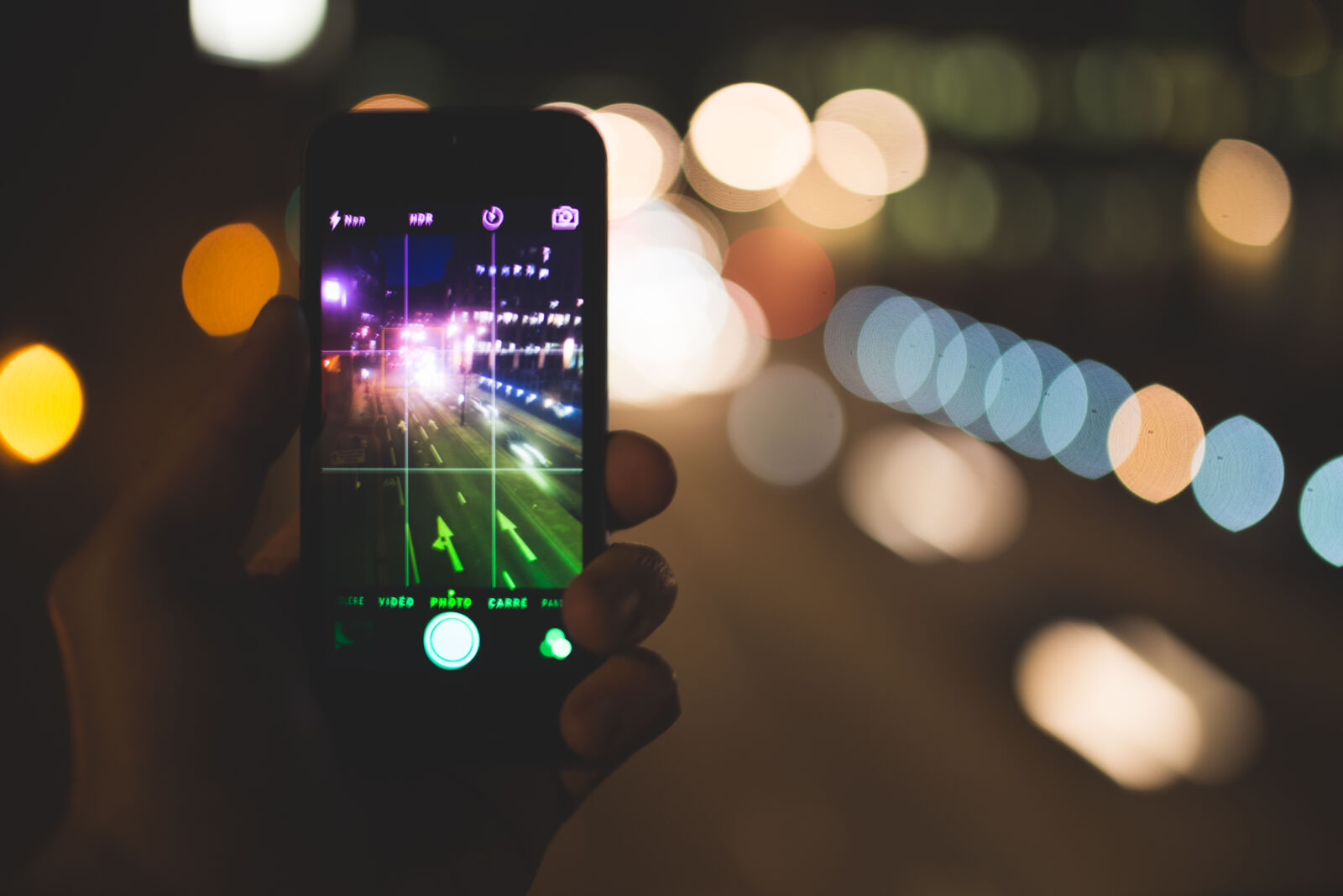 Canon EOS 6D + Sigma 35mm F1.4 DG HSM Art sample photo. Night, smartphone, road, iphone photography