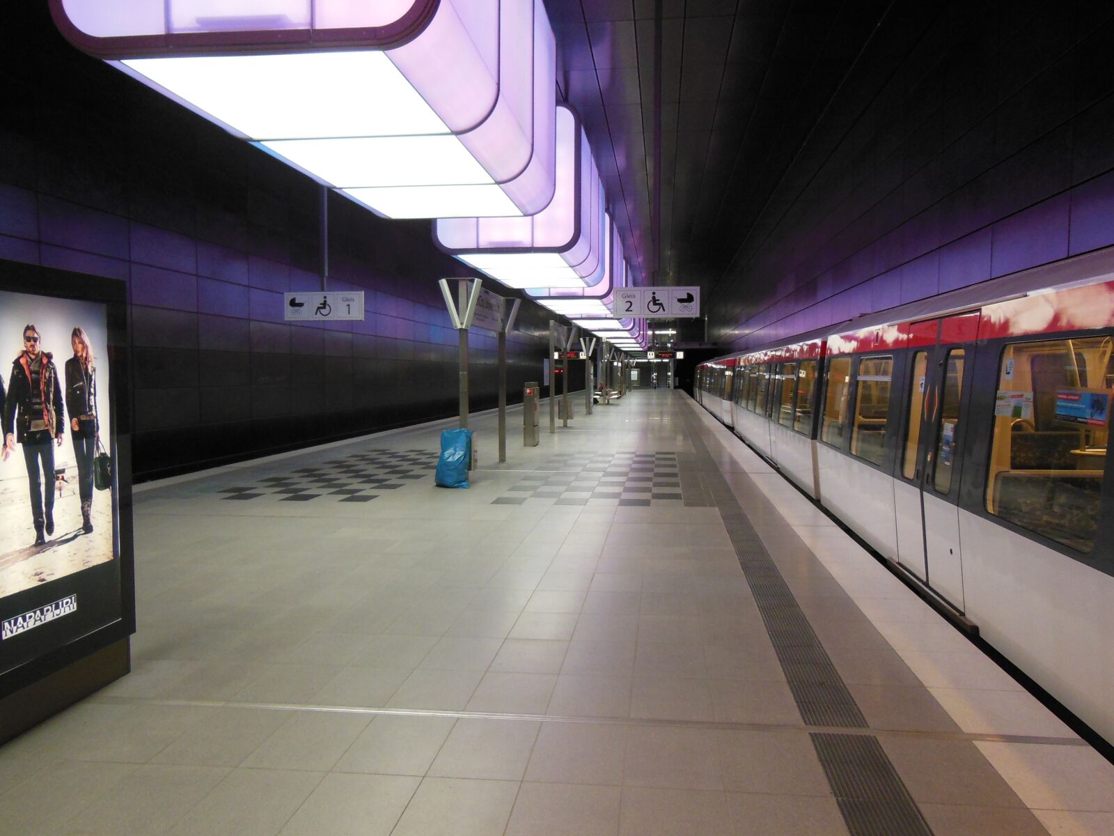 Nikon Coolpix S9300 sample photo. Hamburg, metro, overseas quartier photography